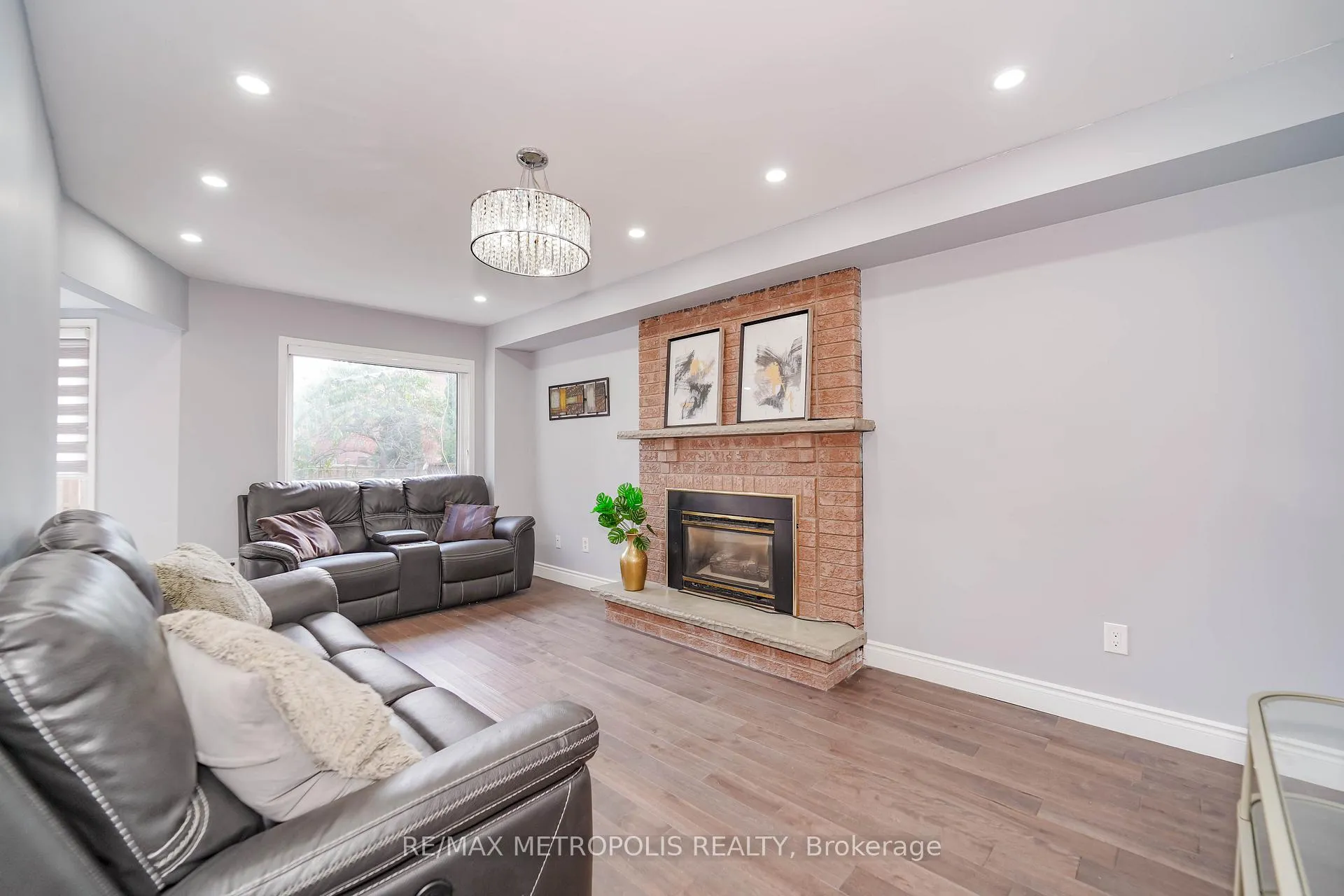 Photo 10 of 285 Senator Street, Pickering, Highbush — HOMEH