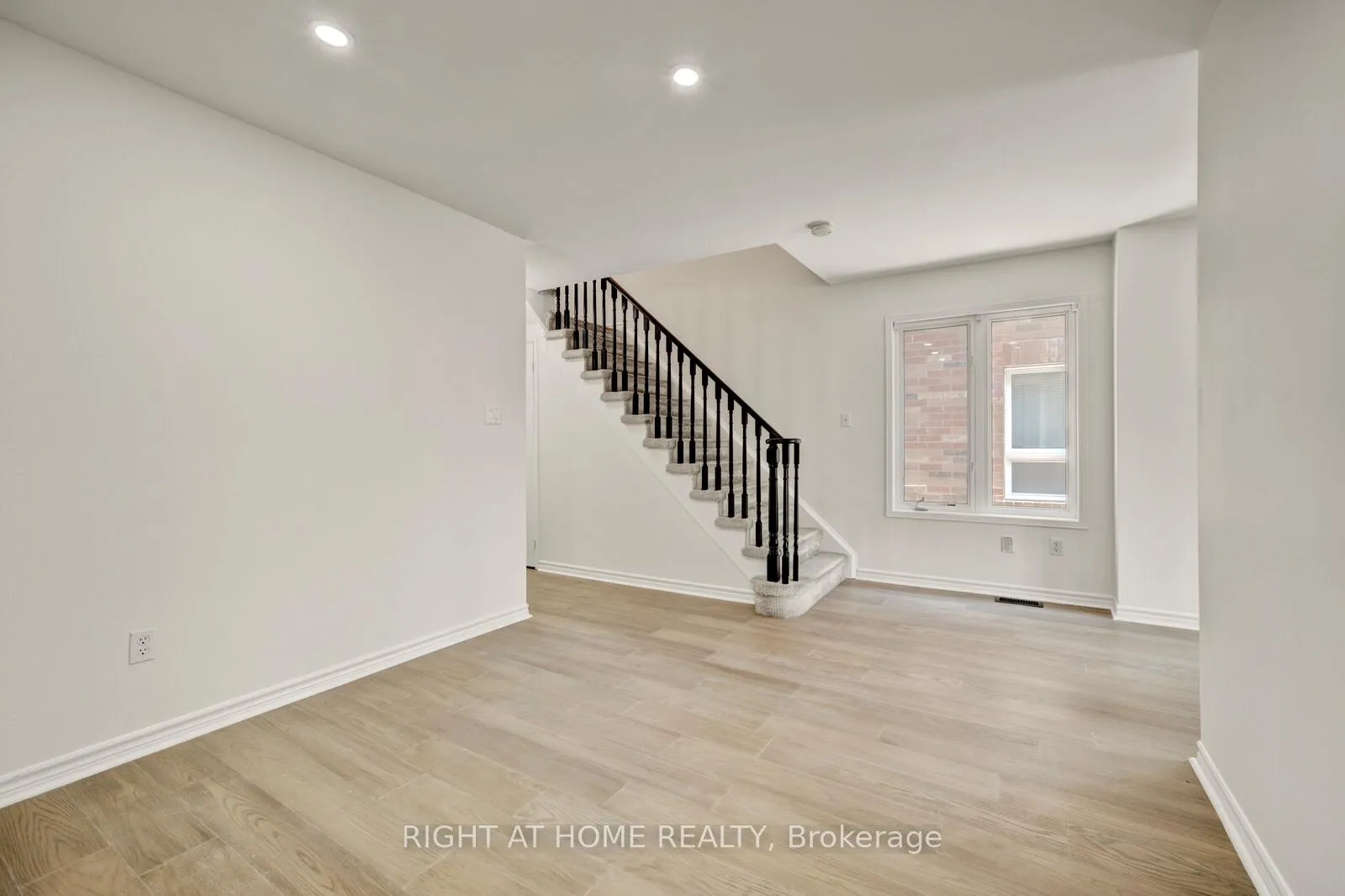 Photo 7 of 53 Feather Reed Way, Brampton, Sandringham-Wellington — HOMEH