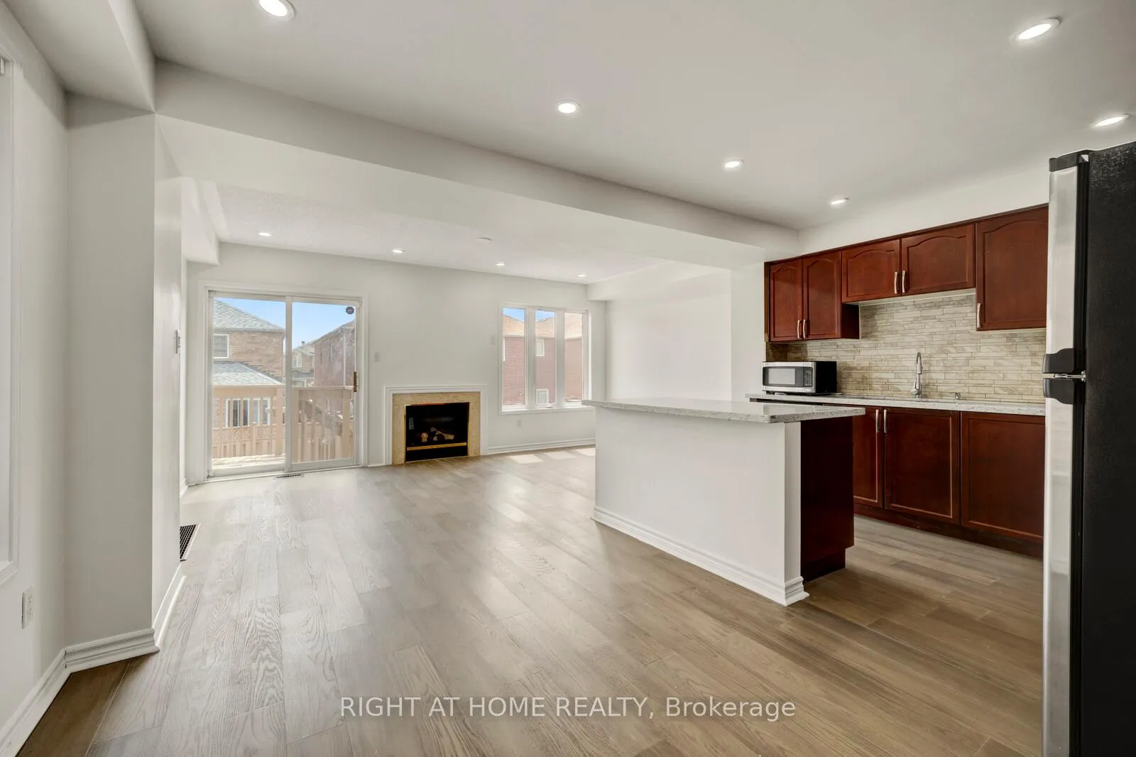 Photo 8 of 53 Feather Reed Way, Brampton, Sandringham-Wellington — HOMEH