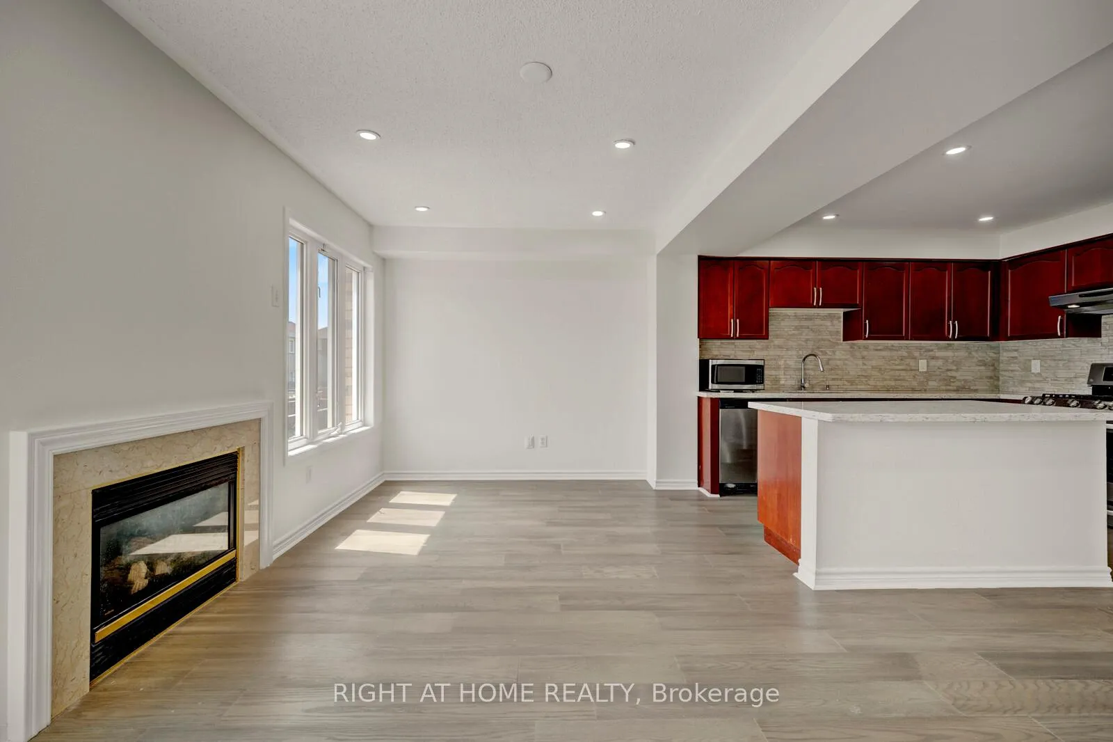 Photo 13 of 53 Feather Reed Way, Brampton, Sandringham-Wellington — HOMEH