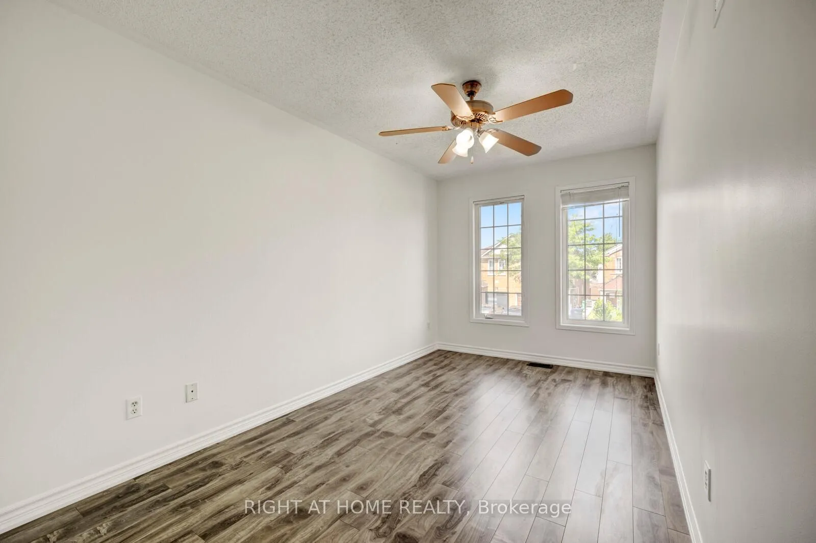 Photo 24 of 53 Feather Reed Way, Brampton, Sandringham-Wellington — HOMEH