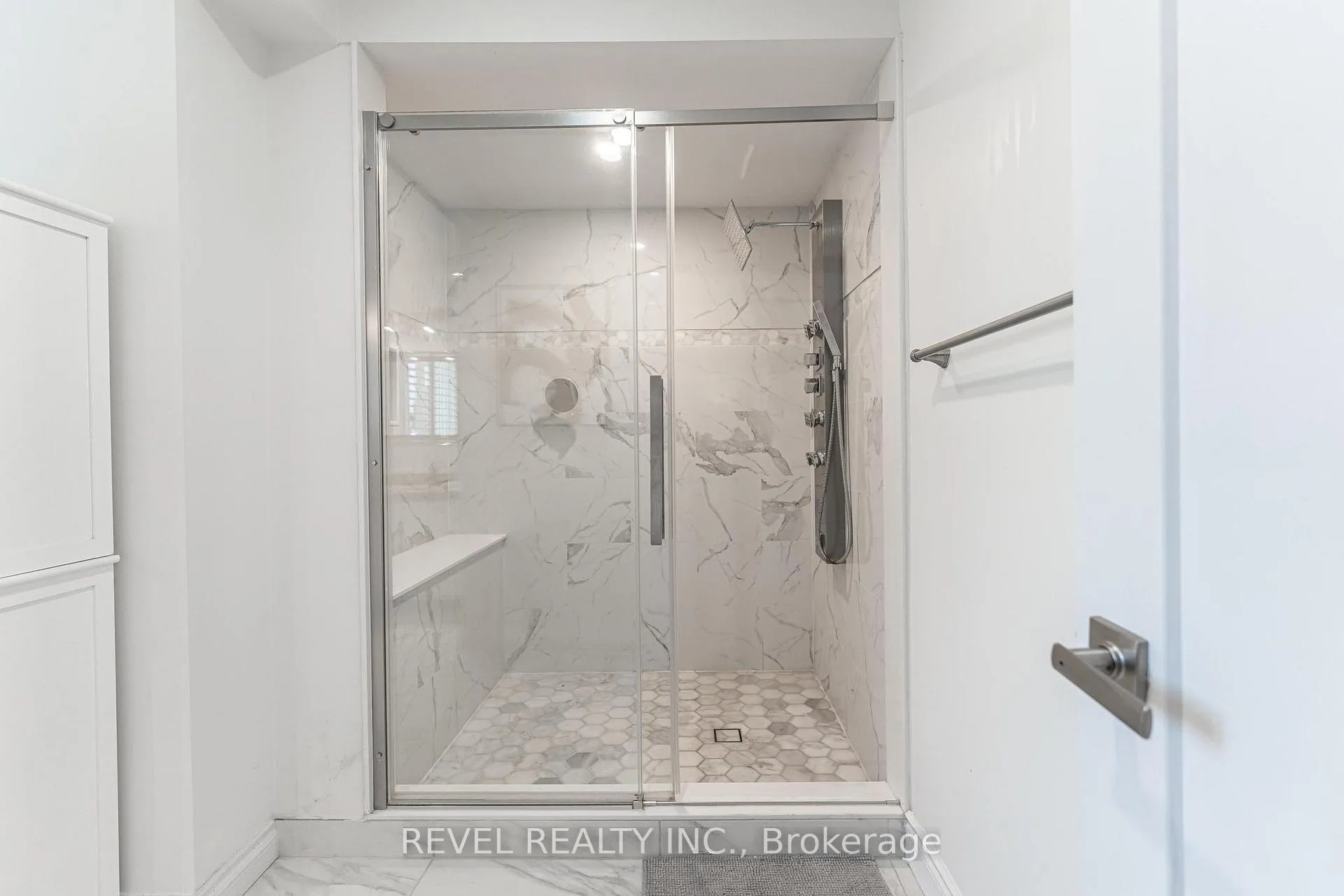Photo 16 of 270 Rowntree Drive, Hamilton, Rushdale — HOMEH