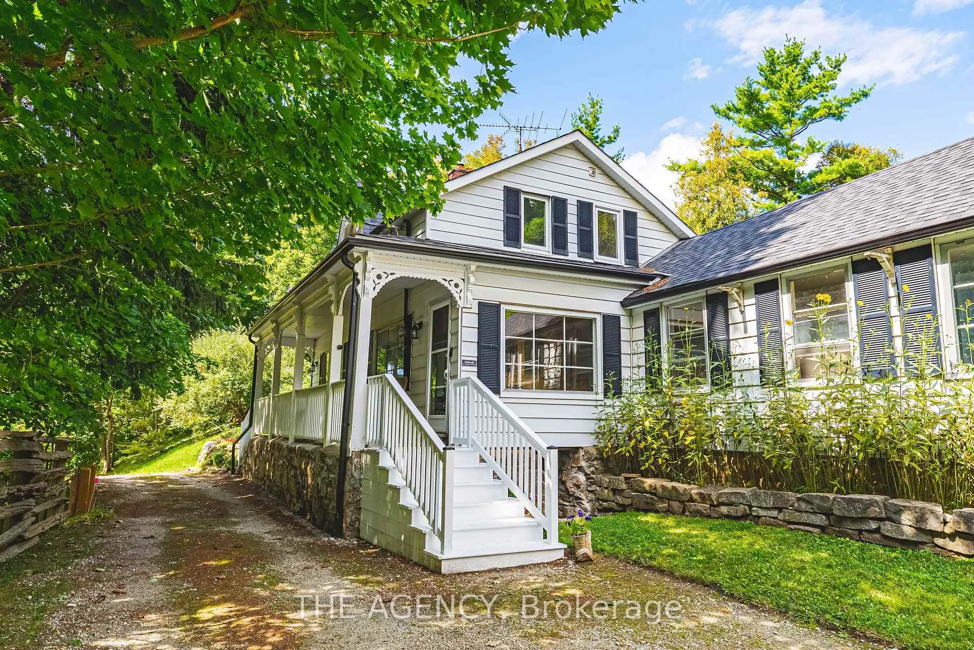 Photo 2 of 327 Campbell Avenue E, Milton, Campbellville — HOMEH