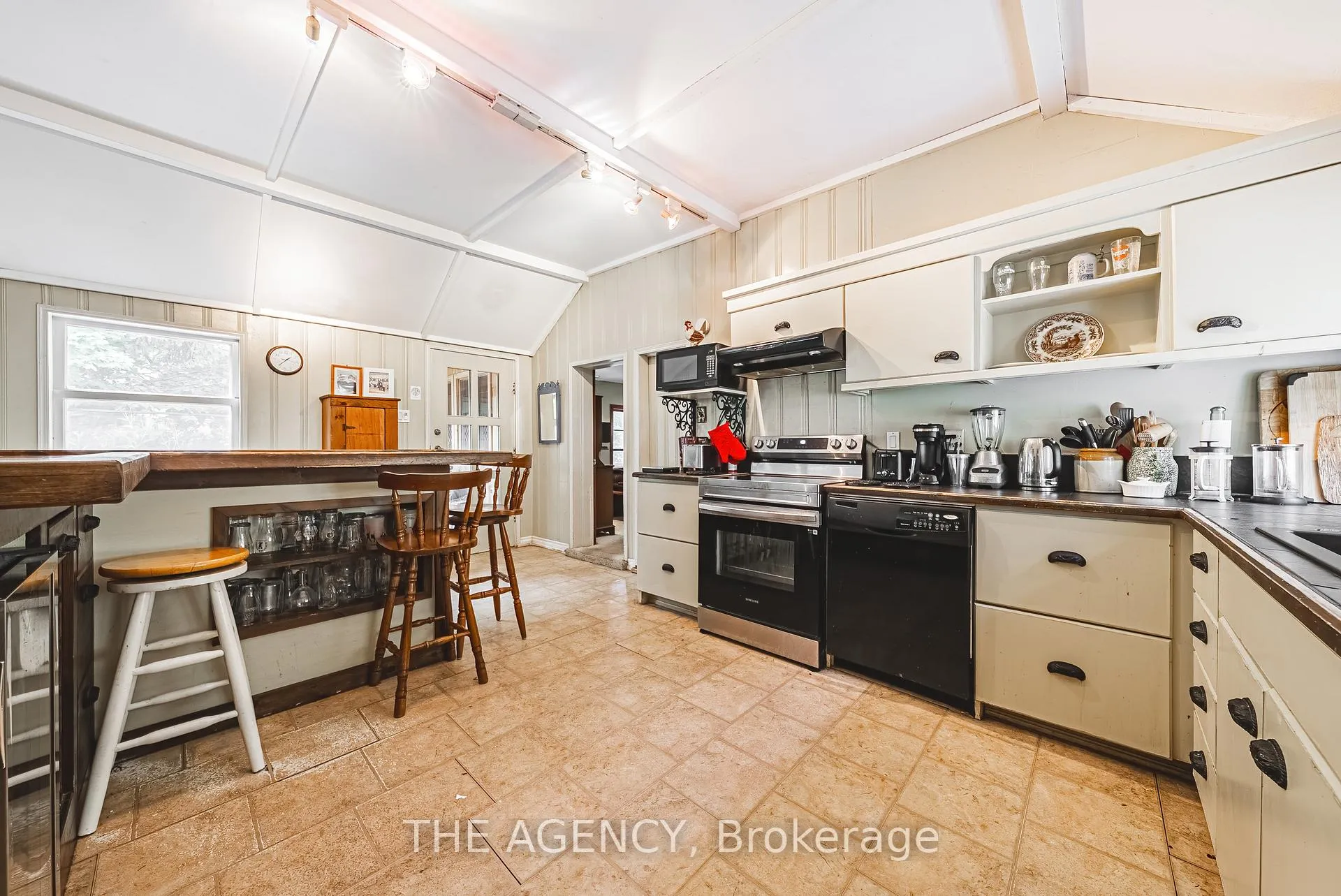Photo 13 of 327 Campbell Avenue E, Milton, Campbellville — HOMEH