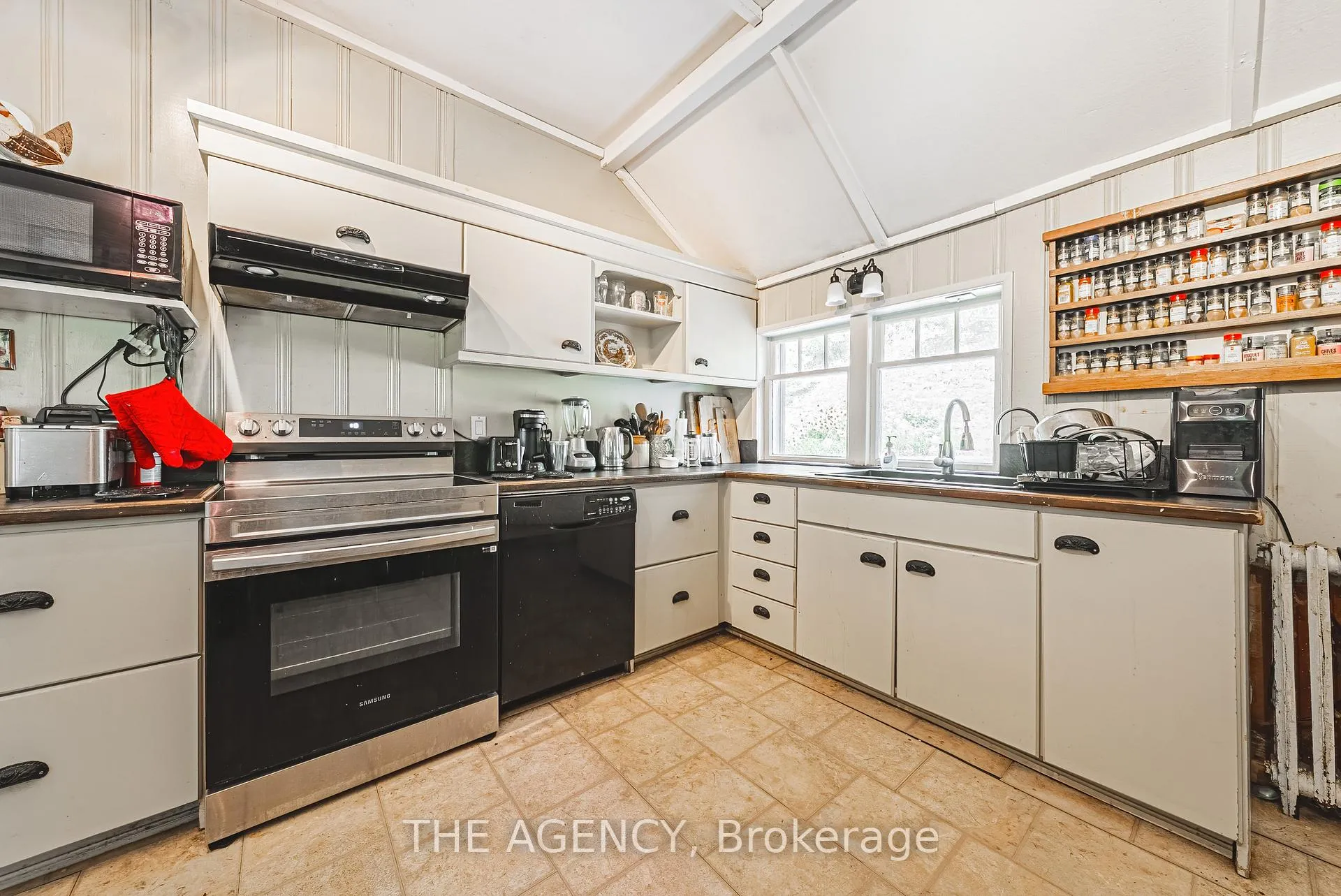 Photo 14 of 327 Campbell Avenue E, Milton, Campbellville — HOMEH
