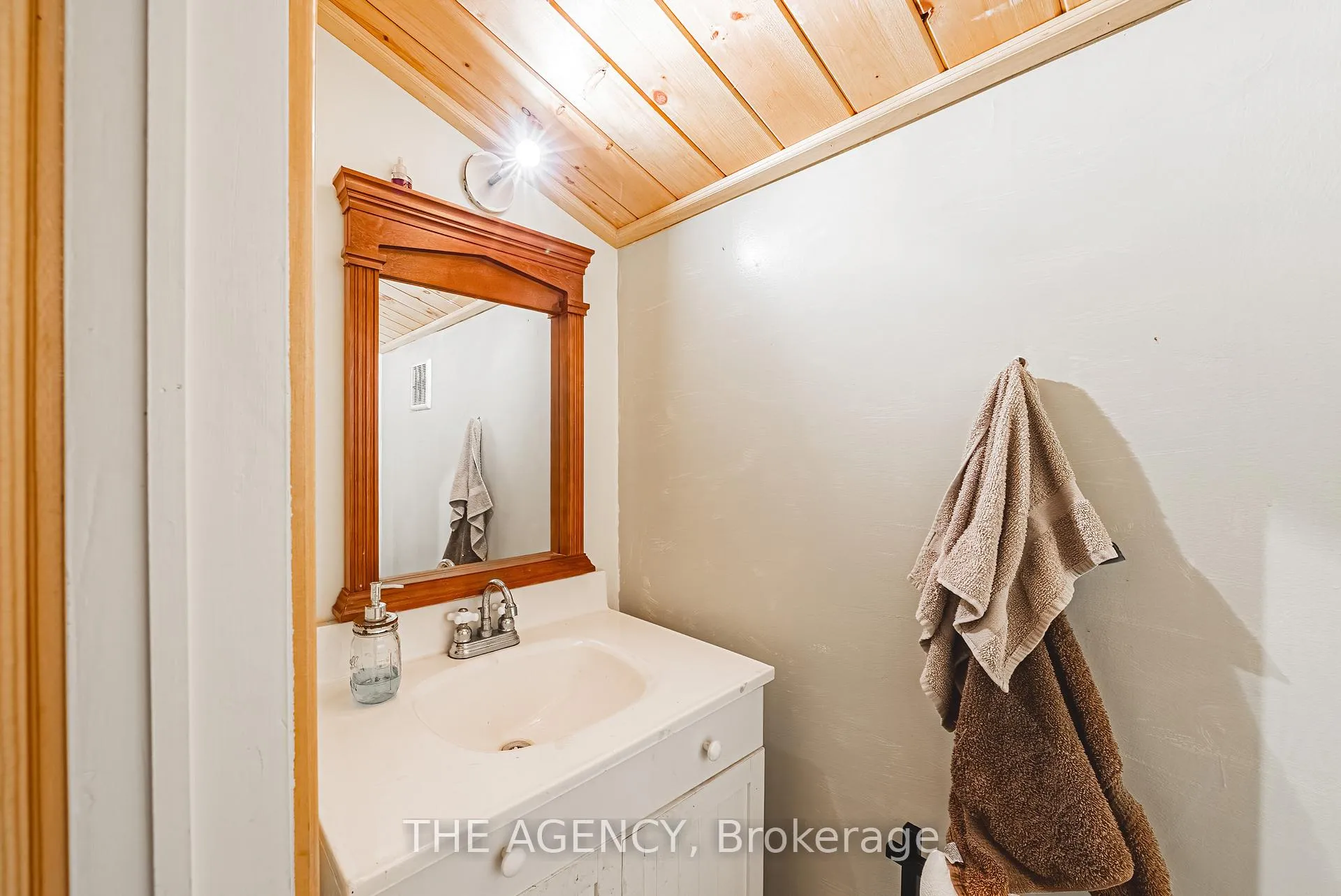 Photo 18 of 327 Campbell Avenue E, Milton, Campbellville — HOMEH