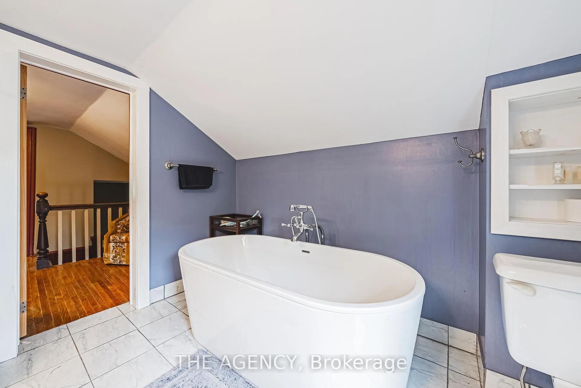 Photo 24 of 327 Campbell Avenue E, Milton, Campbellville — HOMEH