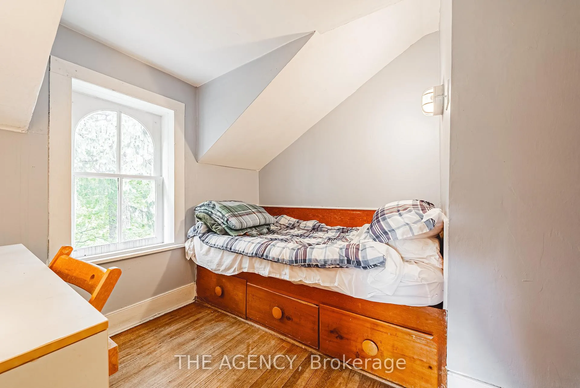 Photo 26 of 327 Campbell Avenue E, Milton, Campbellville — HOMEH