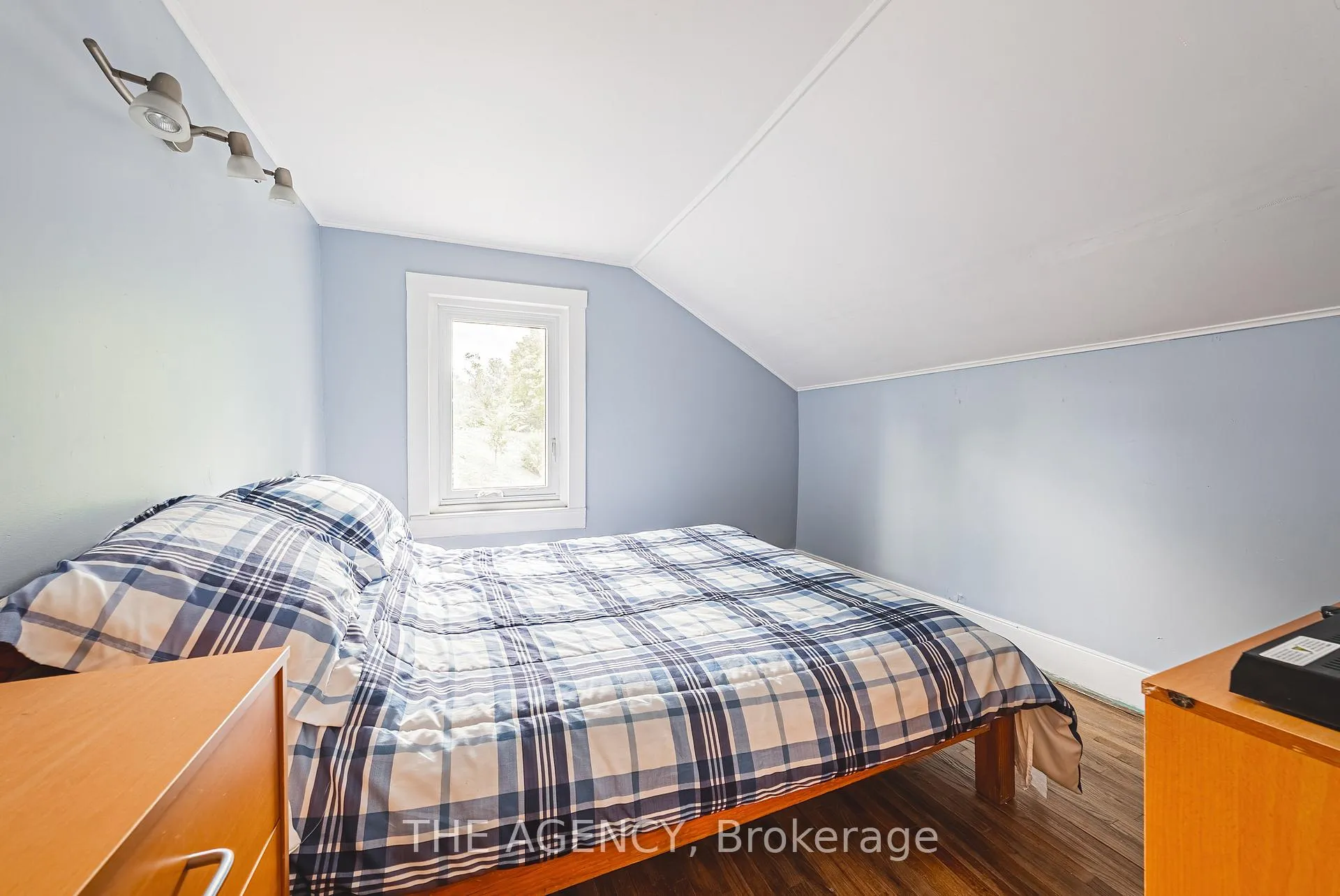 Photo 27 of 327 Campbell Avenue E, Milton, Campbellville — HOMEH