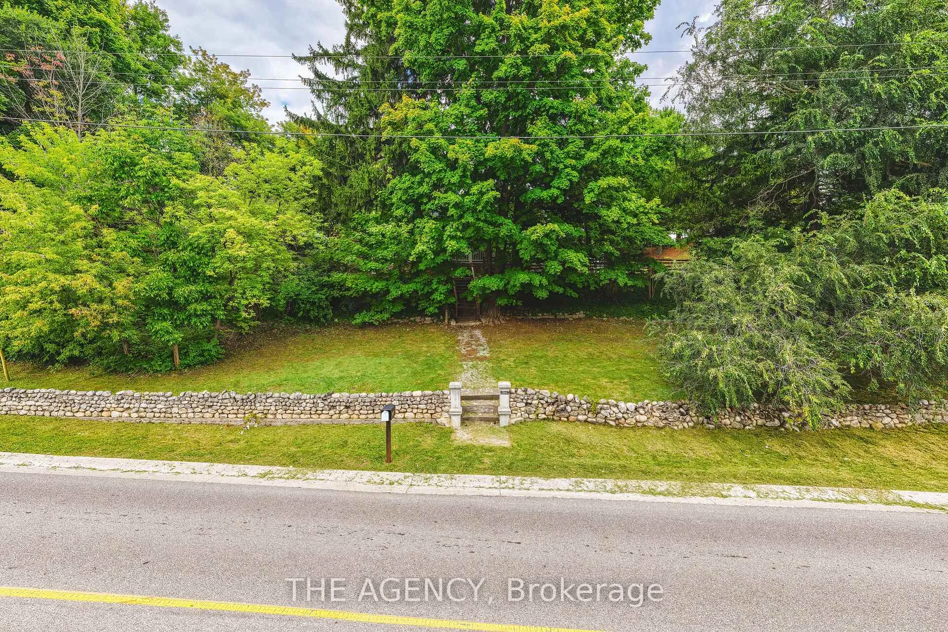 Photo 35 of 327 Campbell Avenue E, Milton, Campbellville — HOMEH