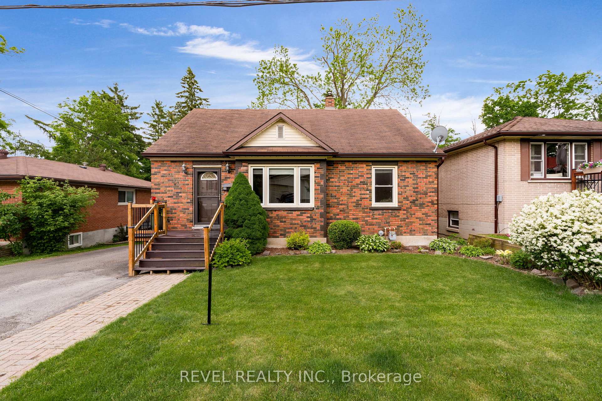 Photo 2 of 11 North Street, Barrie, Wellington — HOMEH