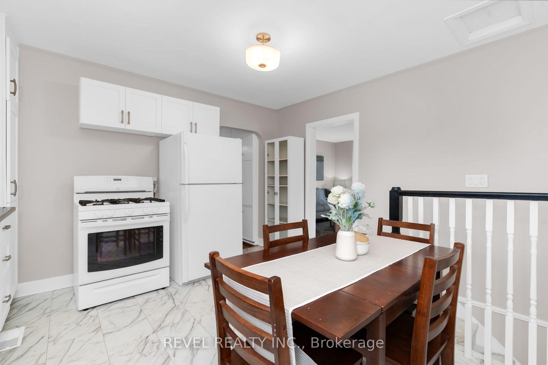 Photo 12 of 11 North Street, Barrie, Wellington — HOMEH