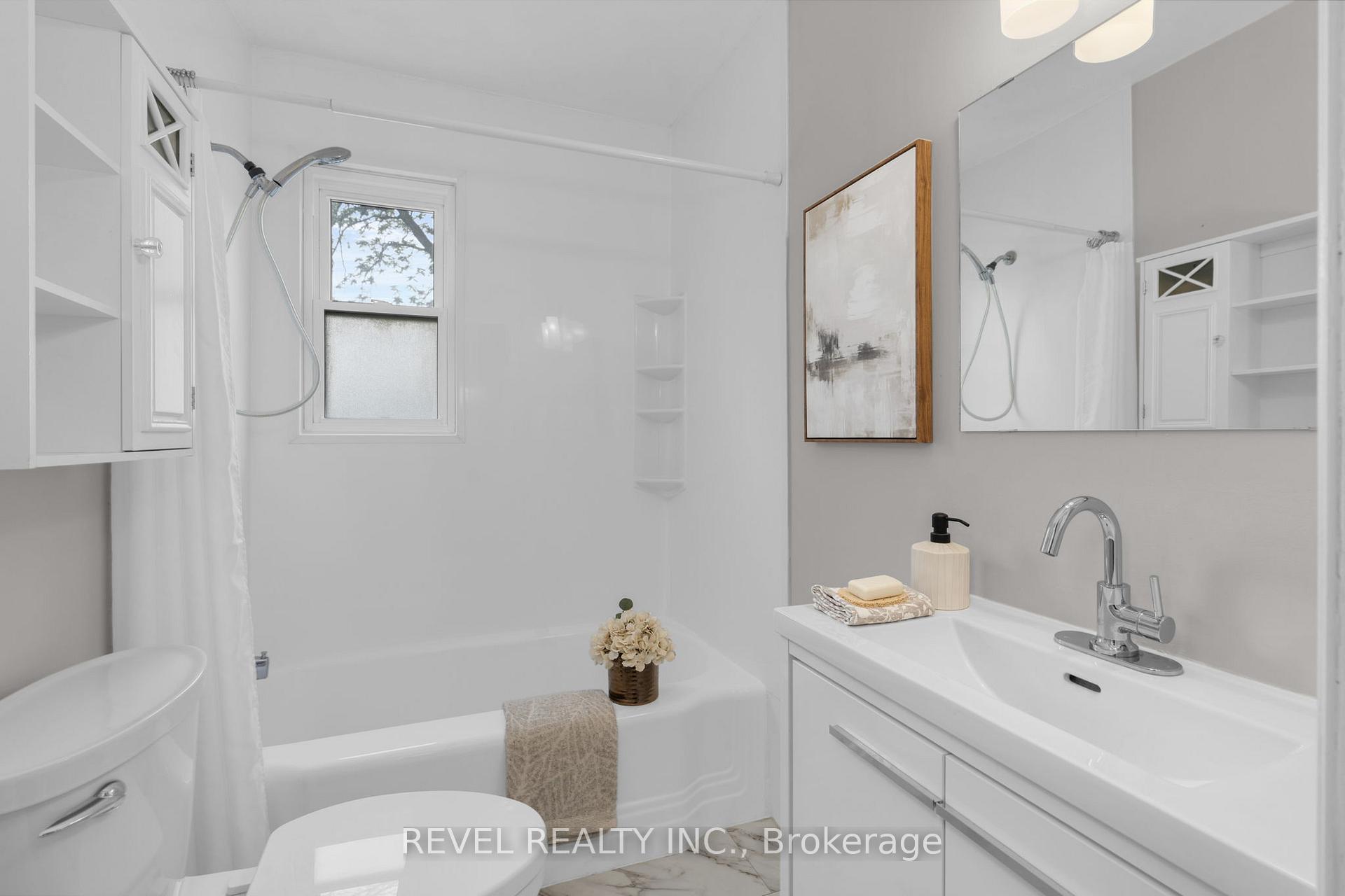 Photo 16 of 11 North Street, Barrie, Wellington — HOMEH