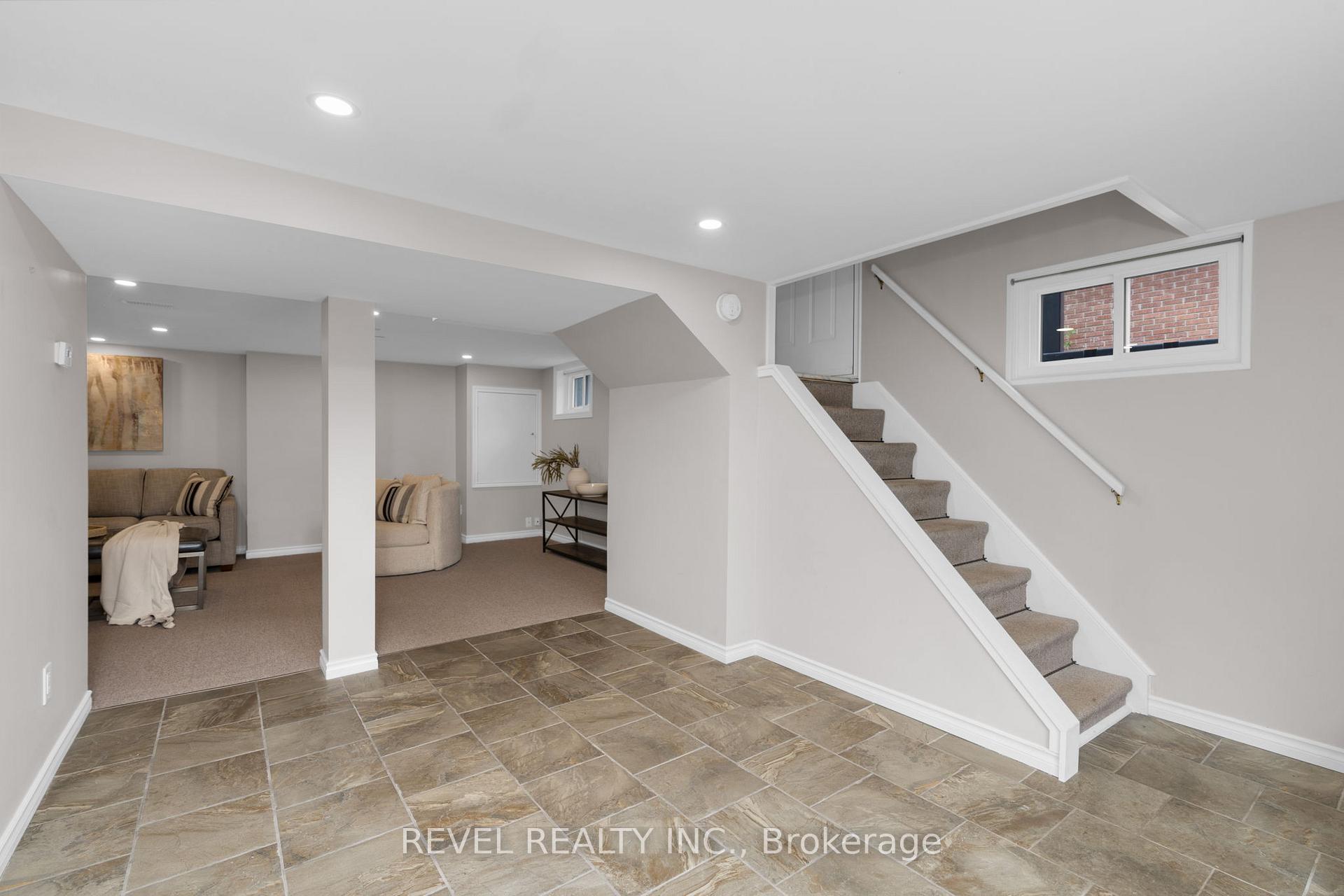 Photo 17 of 11 North Street, Barrie, Wellington — HOMEH