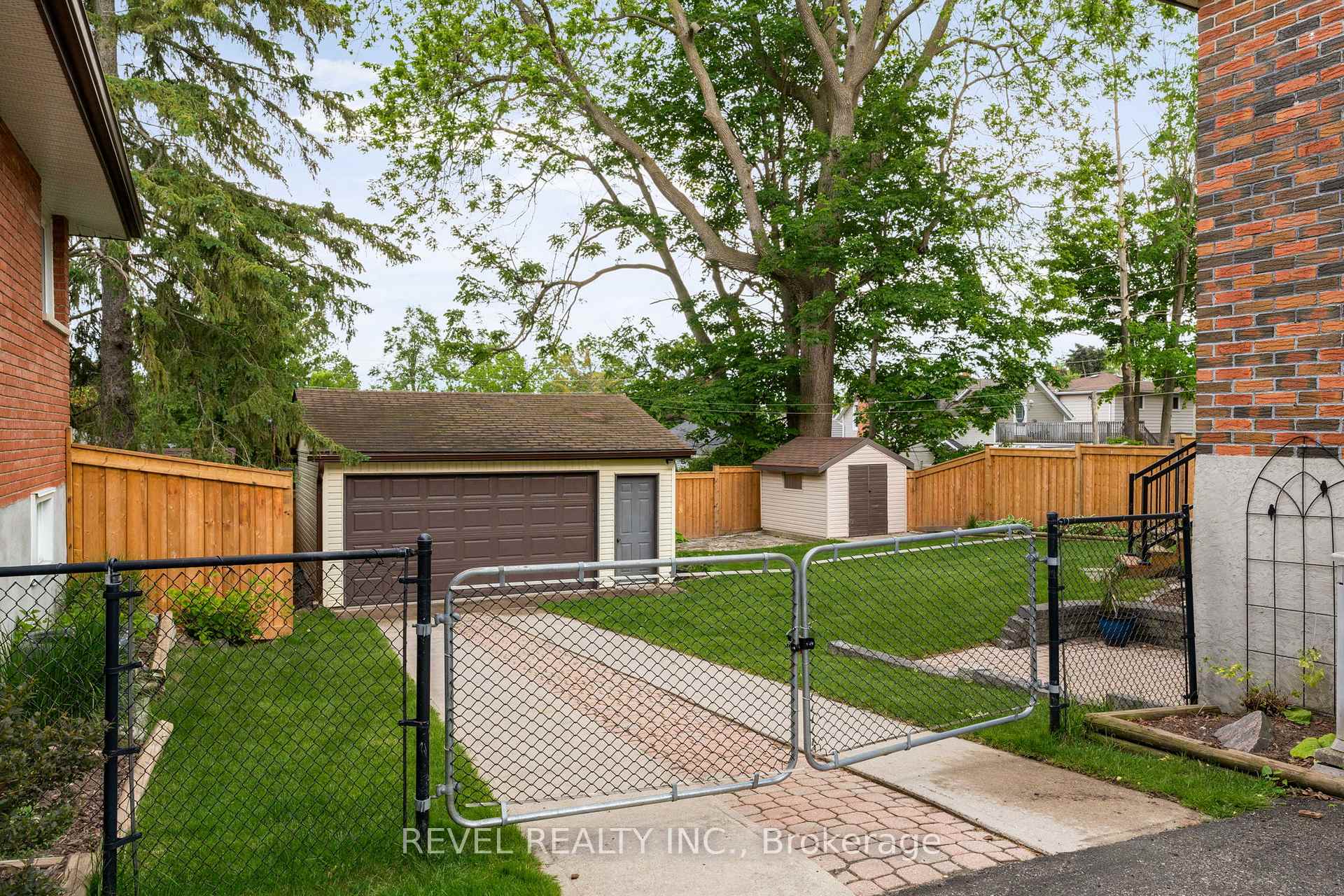 Photo 32 of 11 North Street, Barrie, Wellington — HOMEH