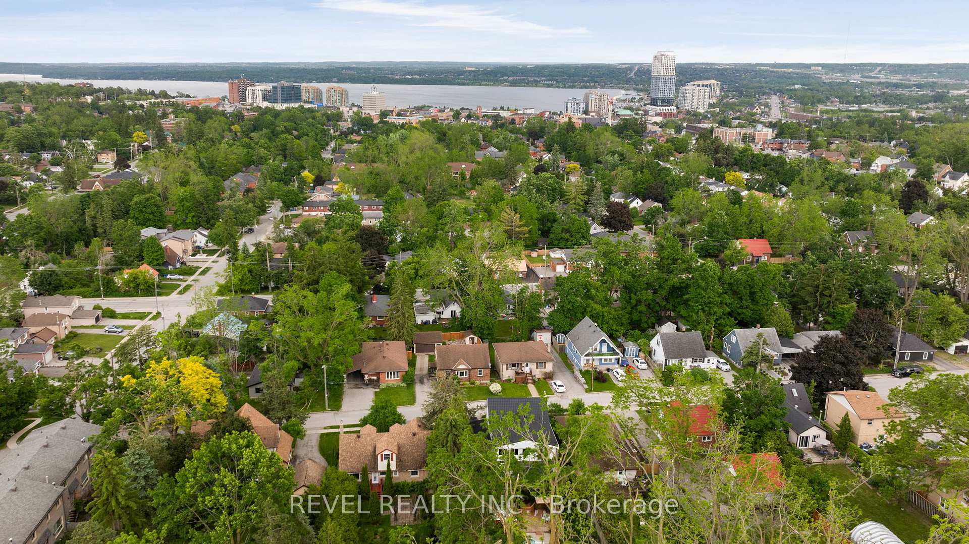 Photo 33 of 11 North Street, Barrie, Wellington — HOMEH