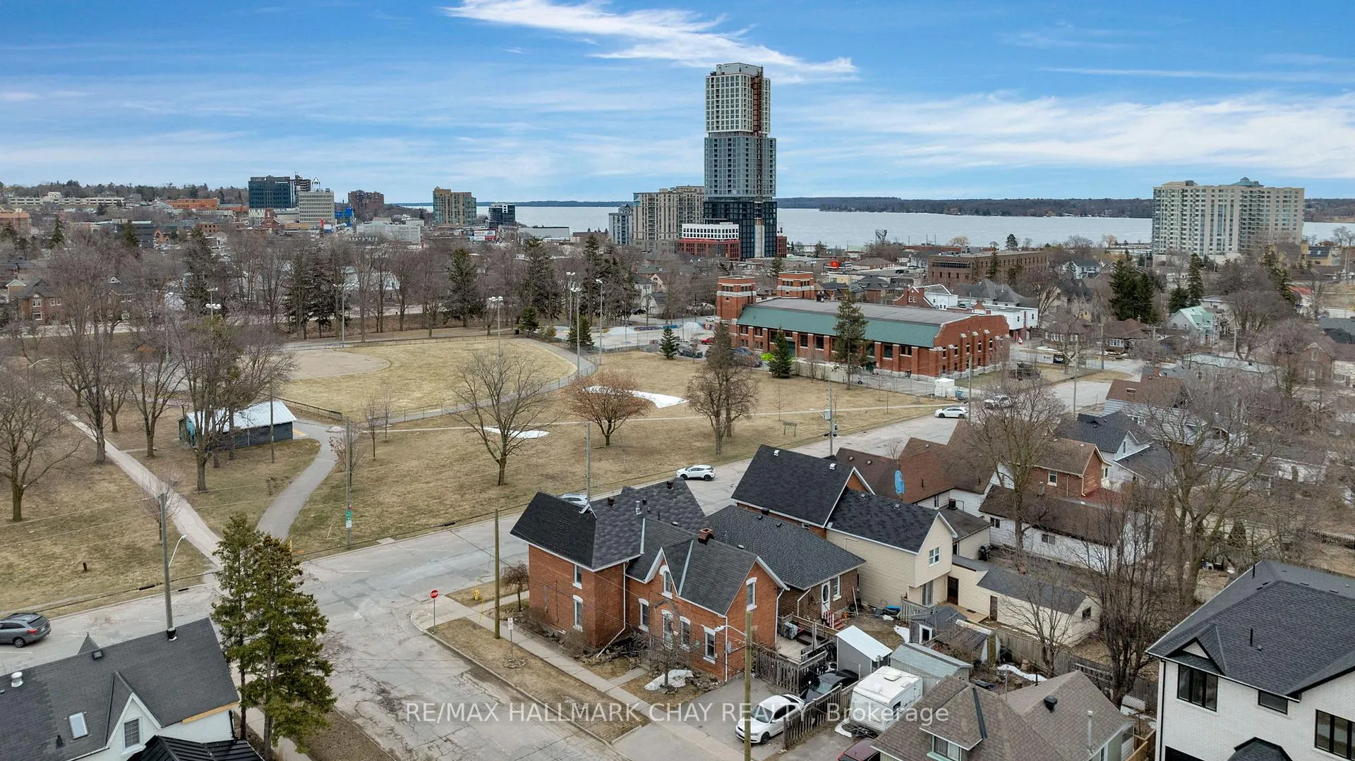Photo 3 of 66 Parkside Drive, Barrie, Queen's Park — HOMEH