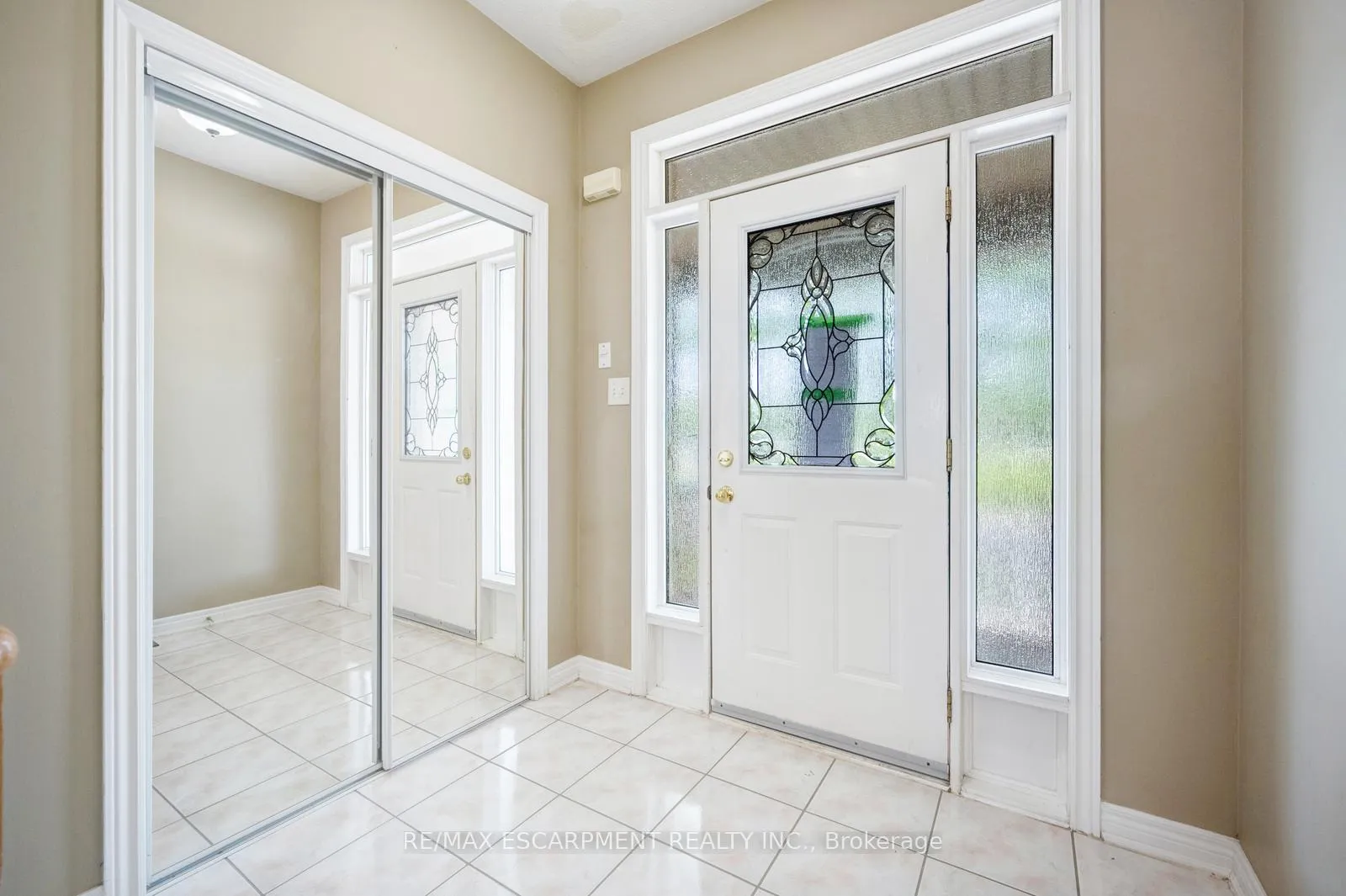 Photo 3 of 27 Putnam Drive, Brampton, Fletcher's Meadow — HOMEH