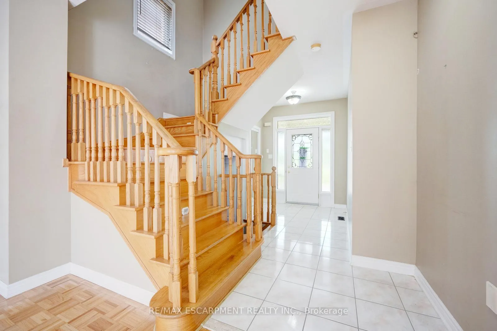 Photo 4 of 27 Putnam Drive, Brampton, Fletcher's Meadow — HOMEH