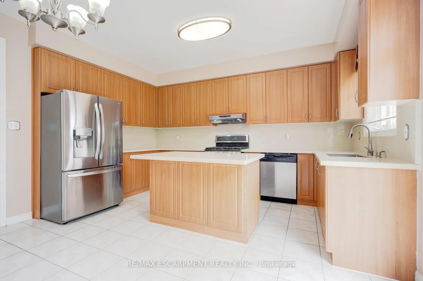 Photo 8 of 27 Putnam Drive, Brampton, Fletcher's Meadow — HOMEH
