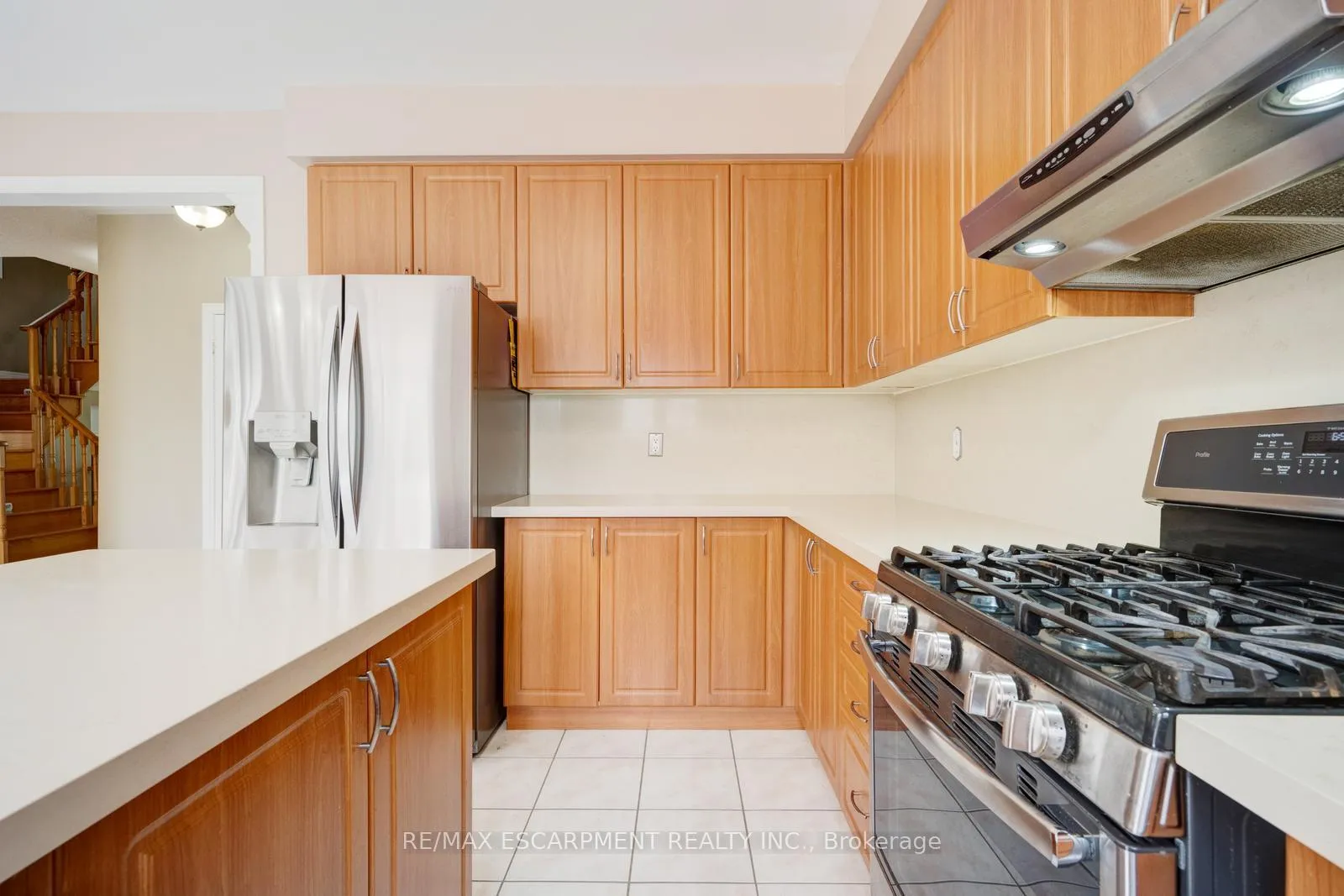Photo 9 of 27 Putnam Drive, Brampton, Fletcher's Meadow — HOMEH