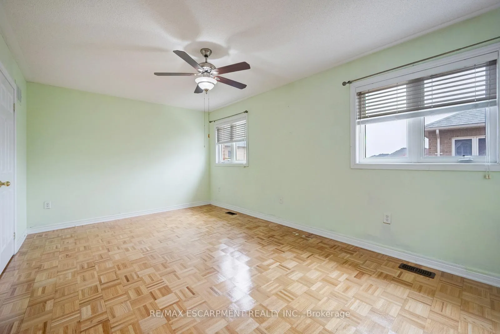 Photo 16 of 27 Putnam Drive, Brampton, Fletcher's Meadow — HOMEH