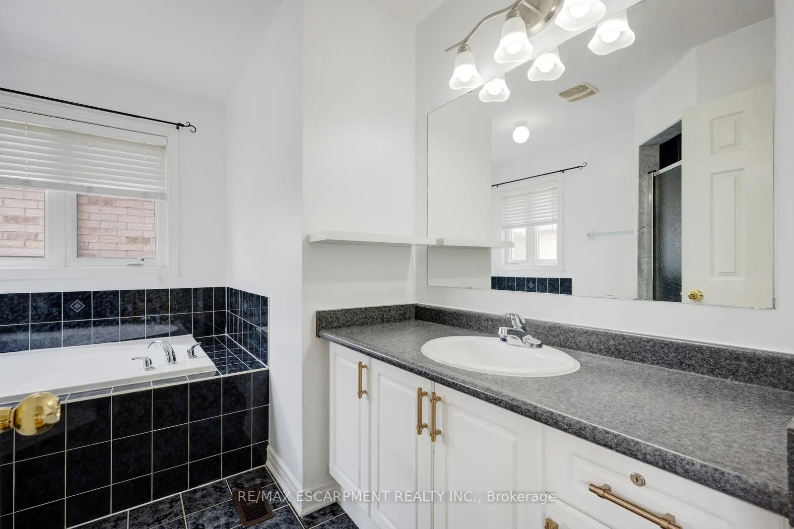 Photo 19 of 27 Putnam Drive, Brampton, Fletcher's Meadow — HOMEH