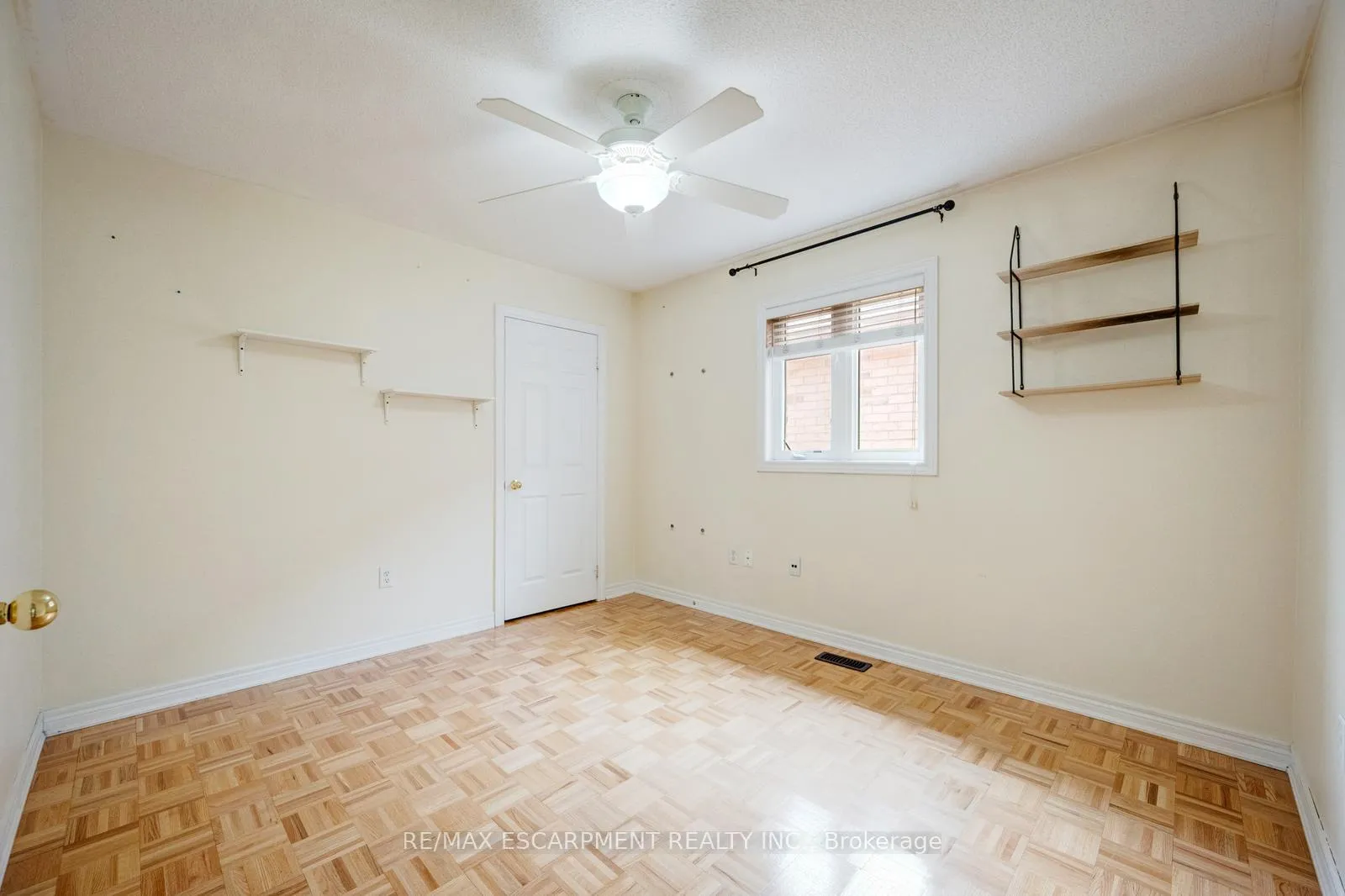 Photo 22 of 27 Putnam Drive, Brampton, Fletcher's Meadow — HOMEH