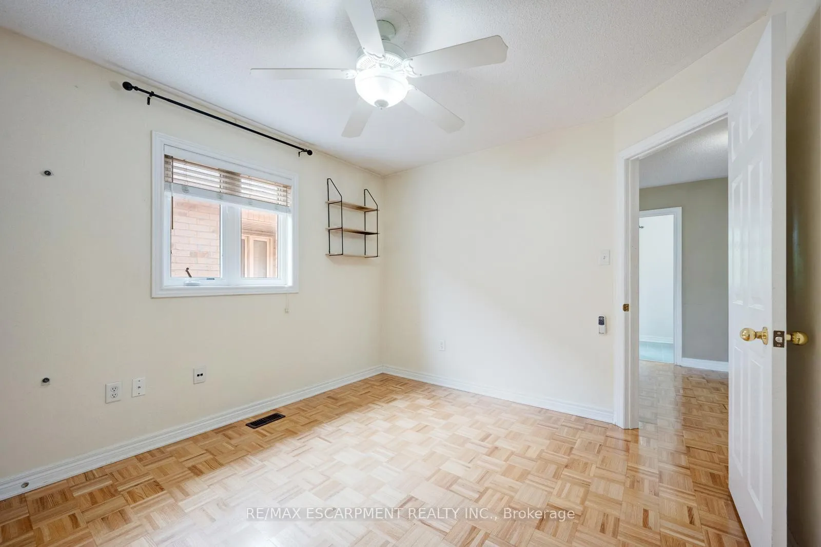 Photo 23 of 27 Putnam Drive, Brampton, Fletcher's Meadow — HOMEH