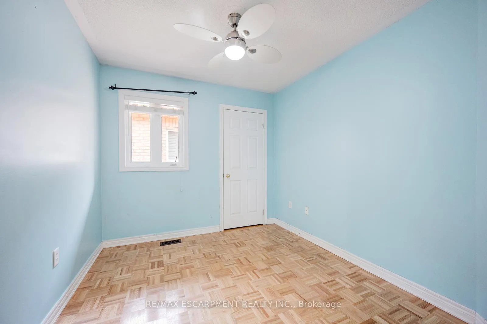 Photo 24 of 27 Putnam Drive, Brampton, Fletcher's Meadow — HOMEH