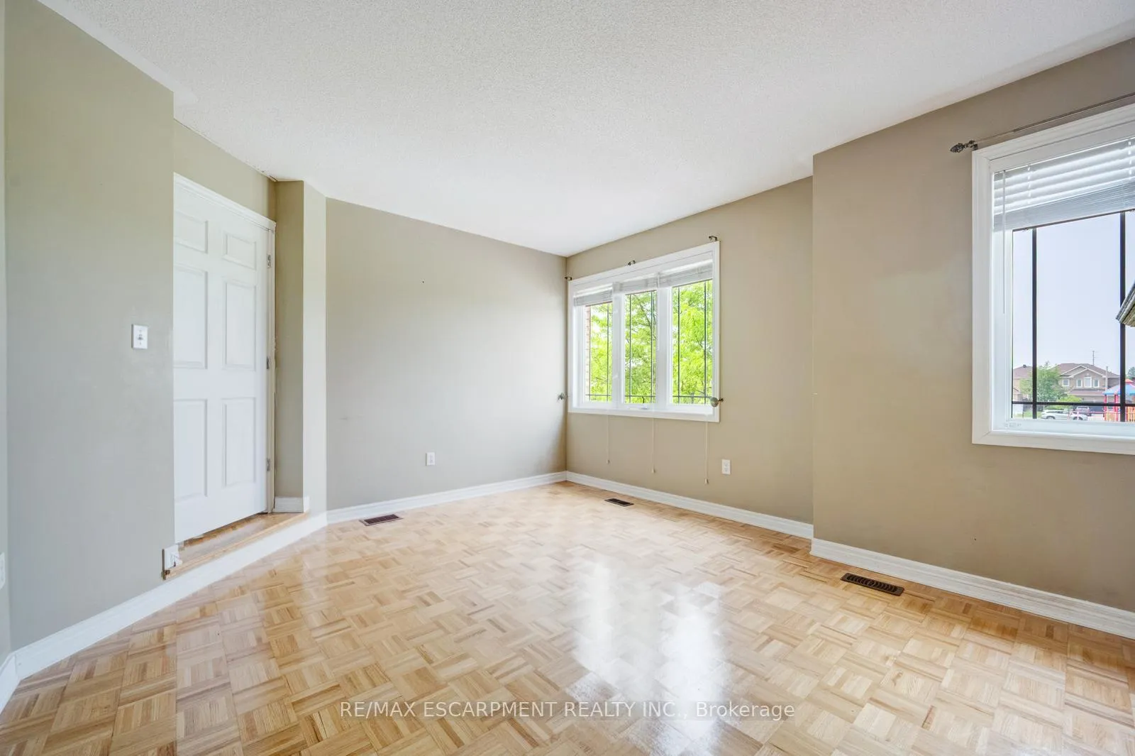 Photo 27 of 27 Putnam Drive, Brampton, Fletcher's Meadow — HOMEH