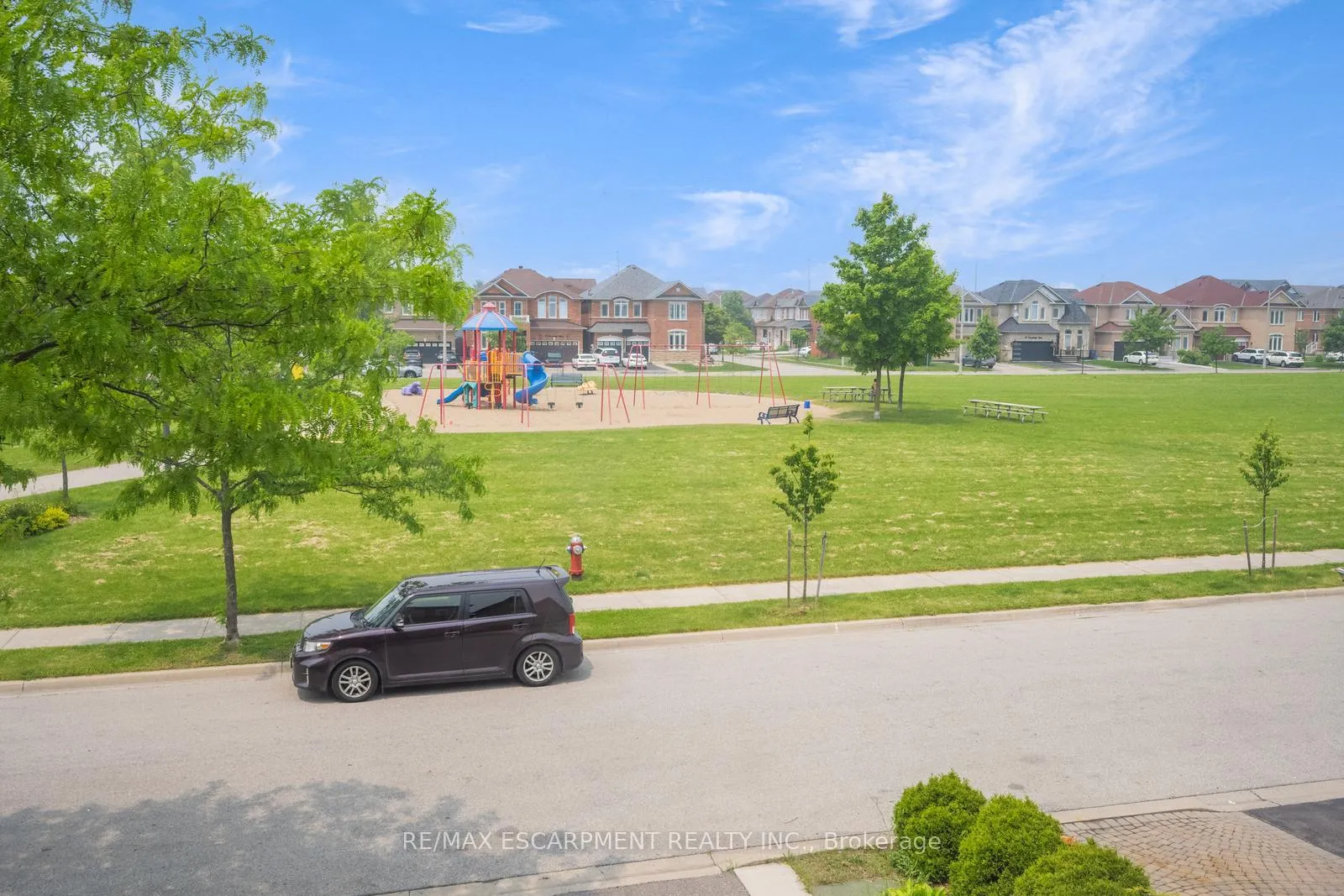 Photo 28 of 27 Putnam Drive, Brampton, Fletcher's Meadow — HOMEH