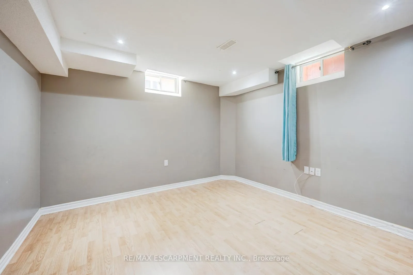 Photo 35 of 27 Putnam Drive, Brampton, Fletcher's Meadow — HOMEH