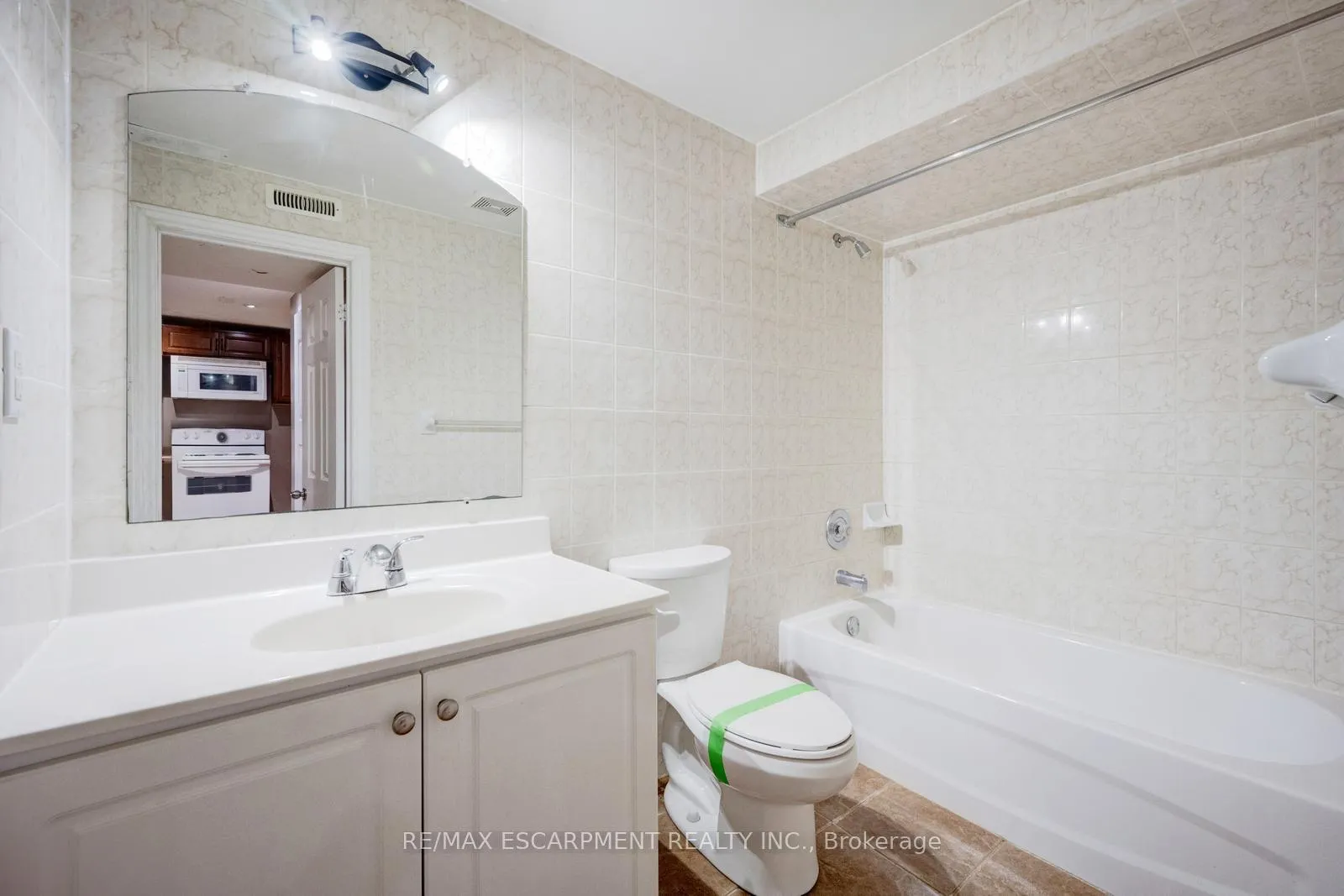 Photo 37 of 27 Putnam Drive, Brampton, Fletcher's Meadow — HOMEH