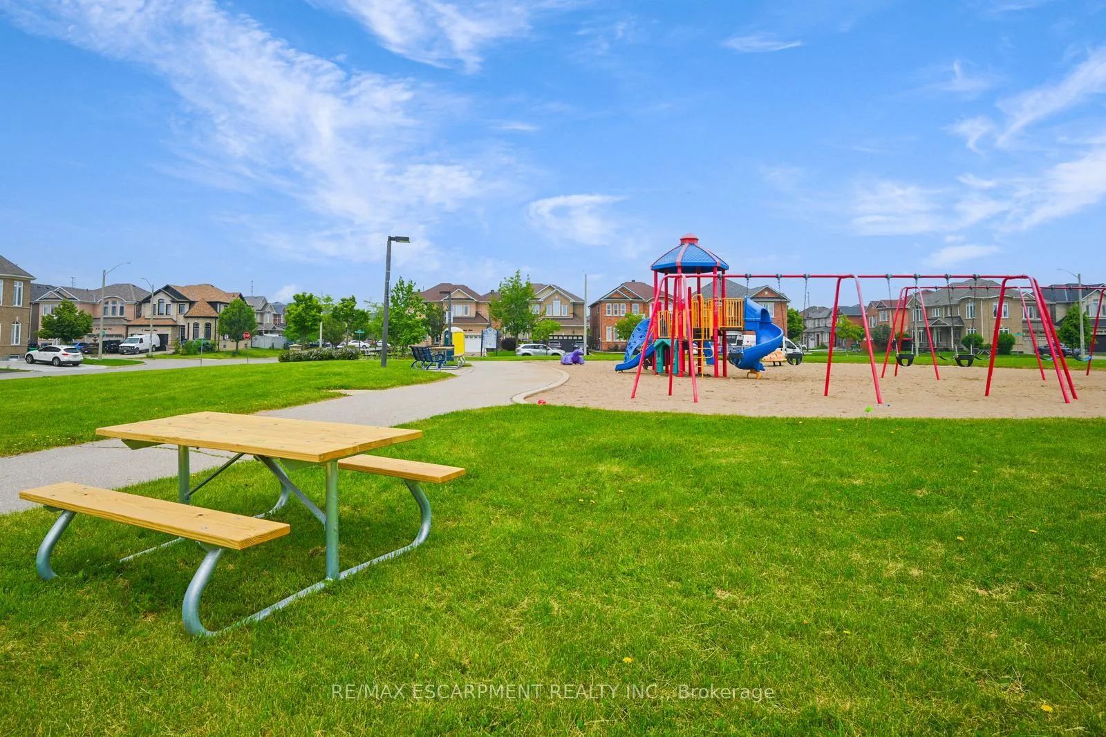 Photo 42 of 27 Putnam Drive, Brampton, Fletcher's Meadow — HOMEH