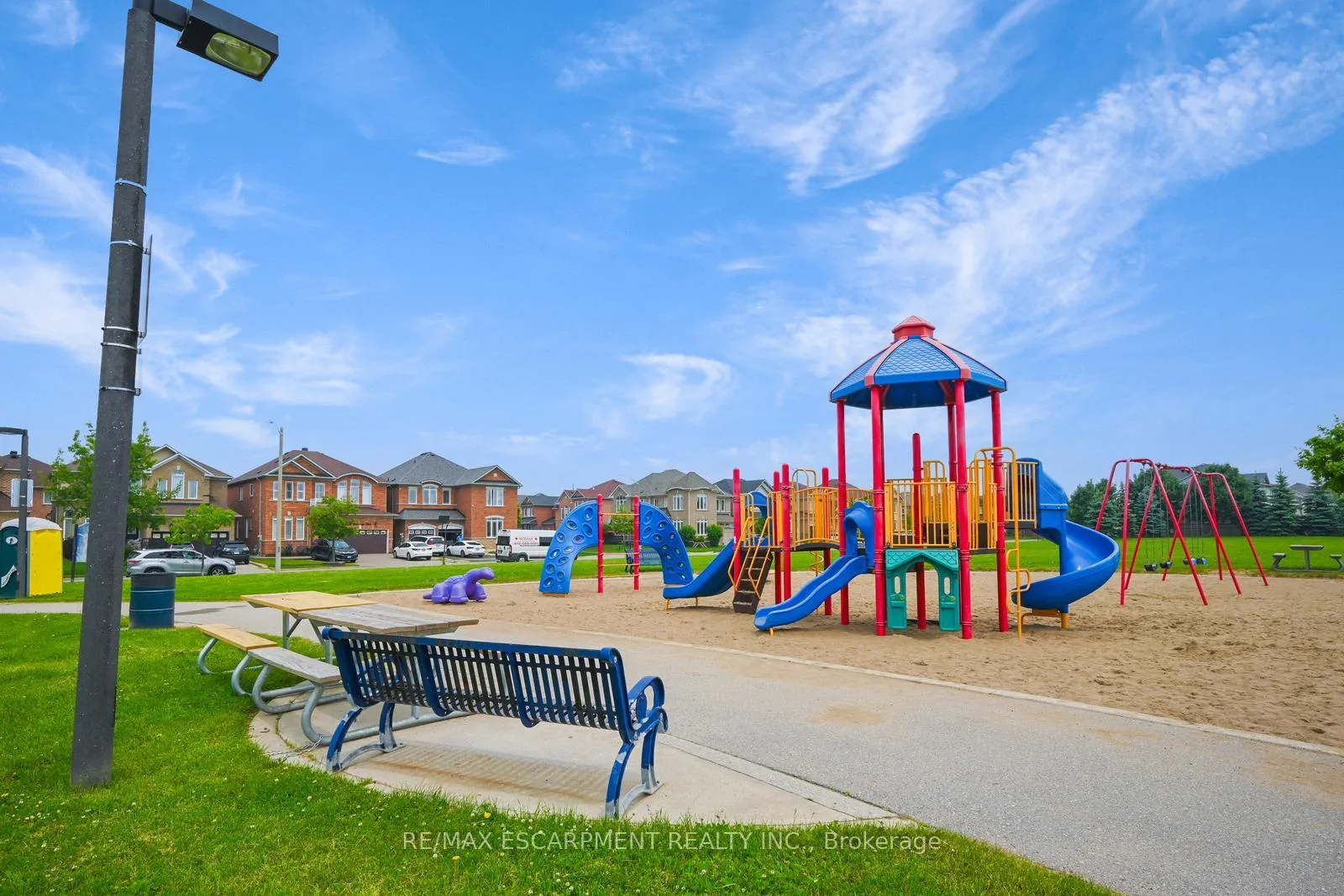 Photo 43 of 27 Putnam Drive, Brampton, Fletcher's Meadow — HOMEH