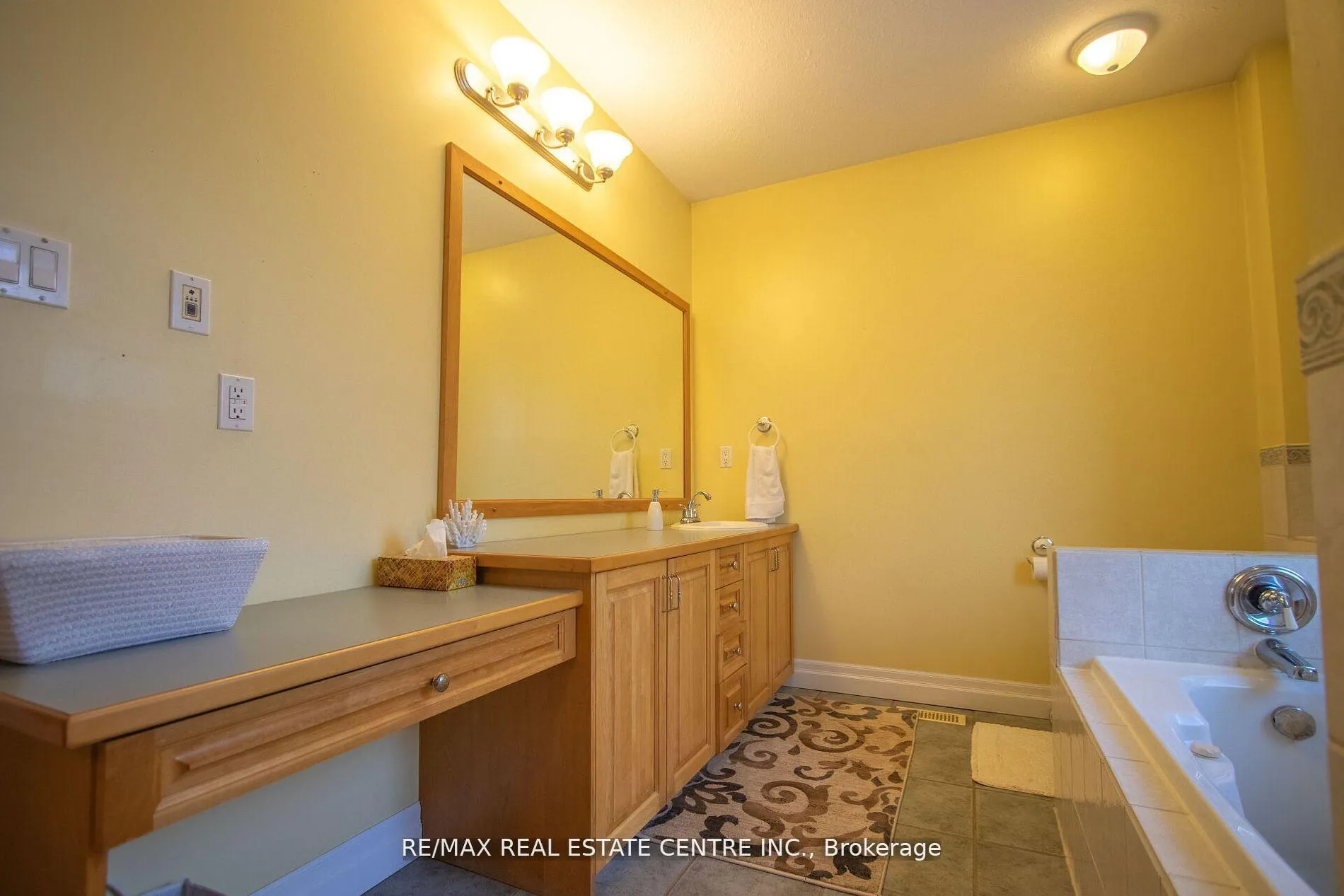 Photo 13 of 474446 County Road 11, Amaranth, Rural Amaranth — HOMEH