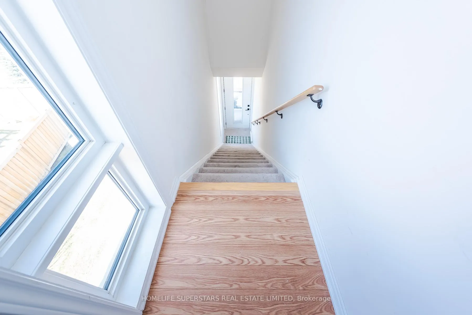 Photo 6 of Unit 3, 10 Knotsberry Circle, Brampton, Bram West — HOMEH