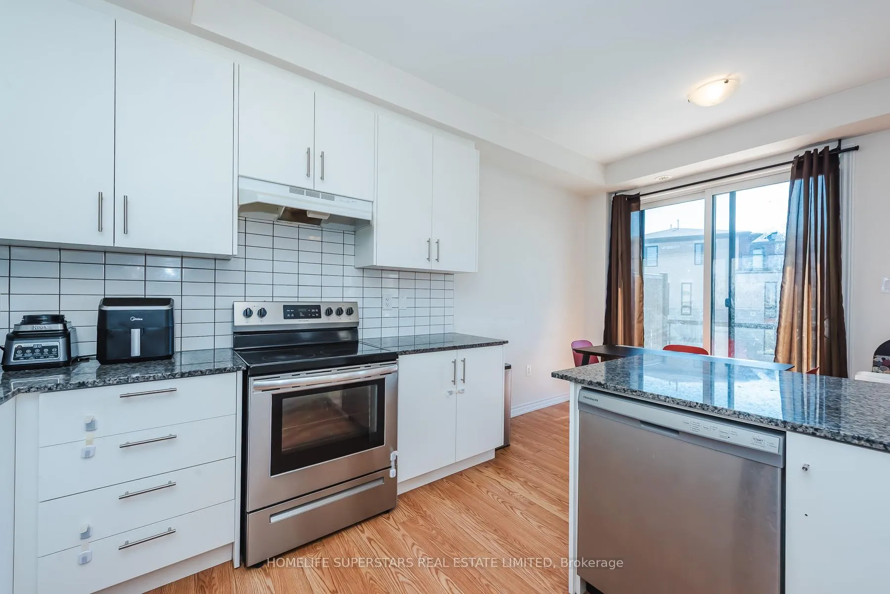 Photo 10 of Unit 3, 10 Knotsberry Circle, Brampton, Bram West — HOMEH