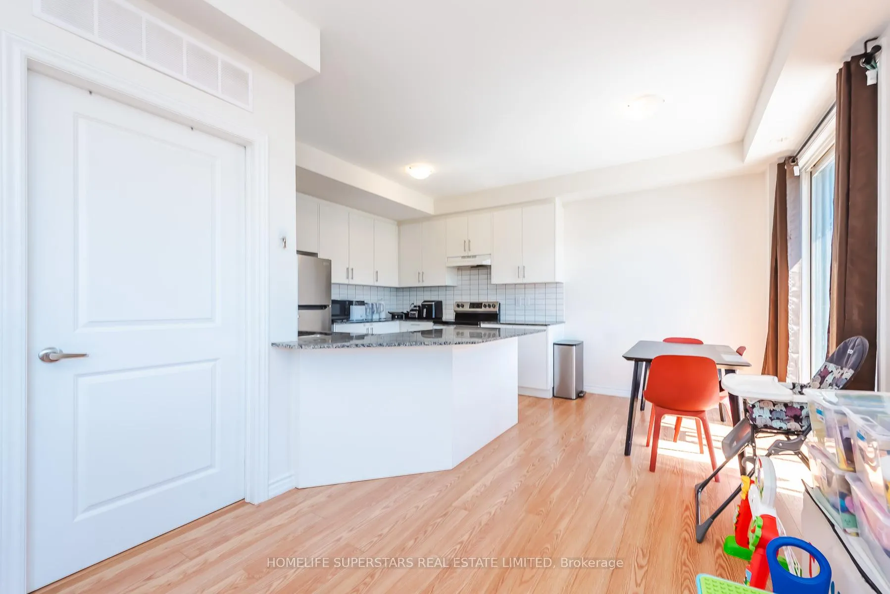 Photo 12 of Unit 3, 10 Knotsberry Circle, Brampton, Bram West — HOMEH