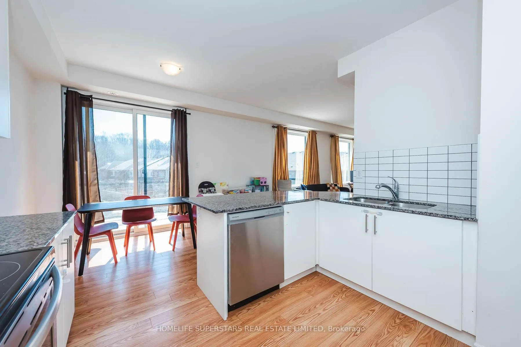 Photo 13 of Unit 3, 10 Knotsberry Circle, Brampton, Bram West — HOMEH