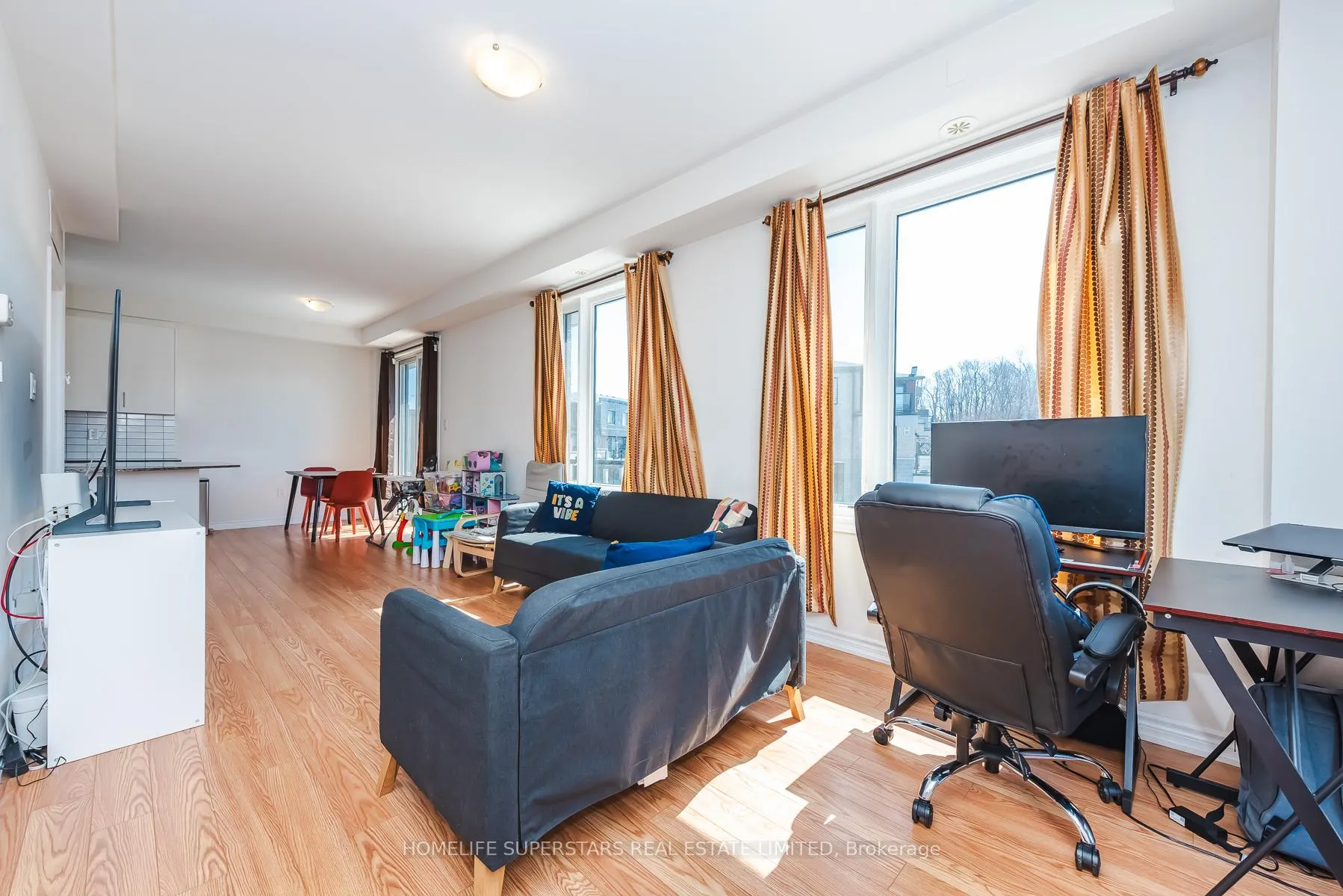 Photo 14 of Unit 3, 10 Knotsberry Circle, Brampton, Bram West — HOMEH