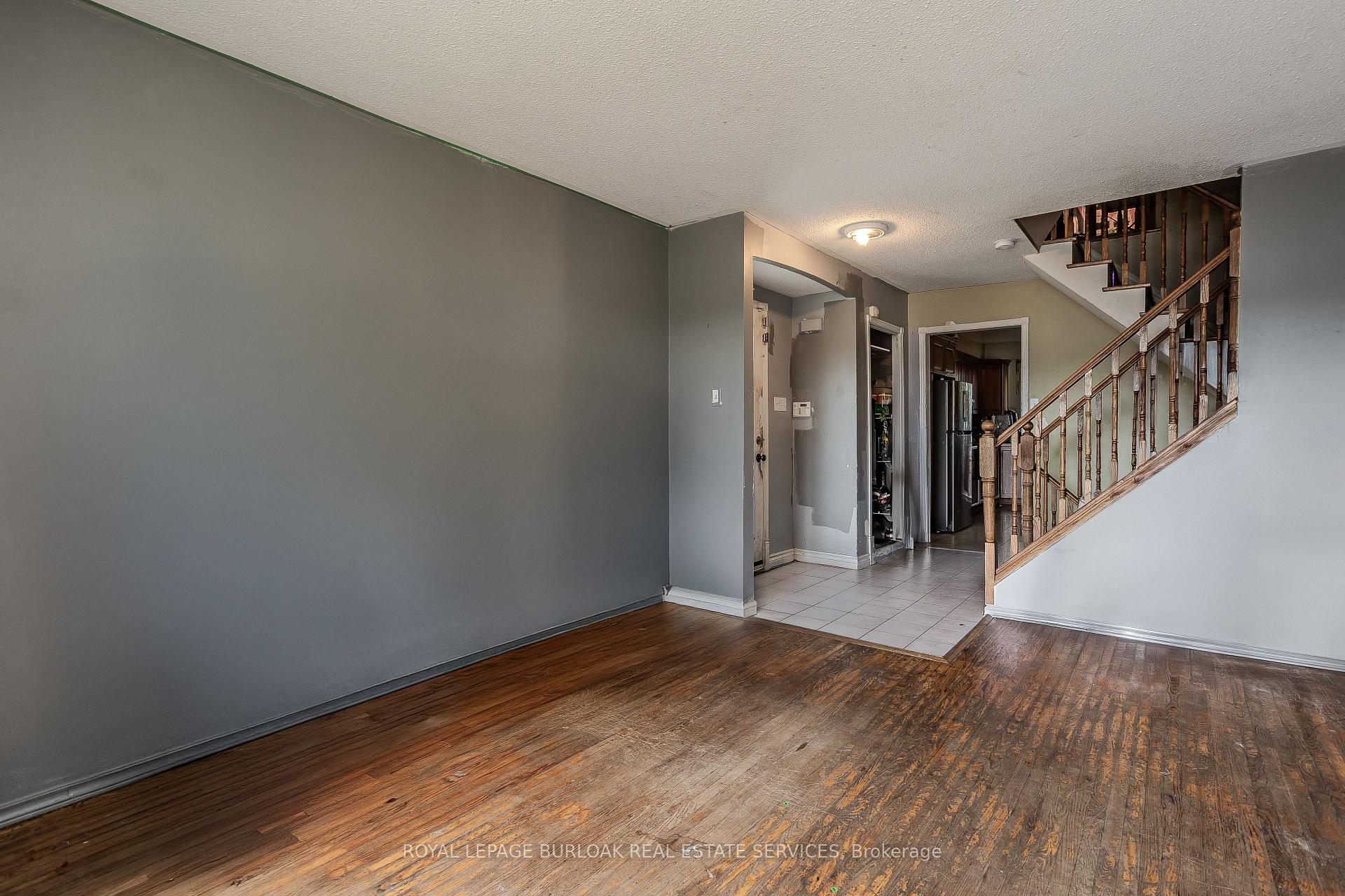 Photo 8 of 4050 Longmoor Drive, Burlington, Shoreacres — HOMEH