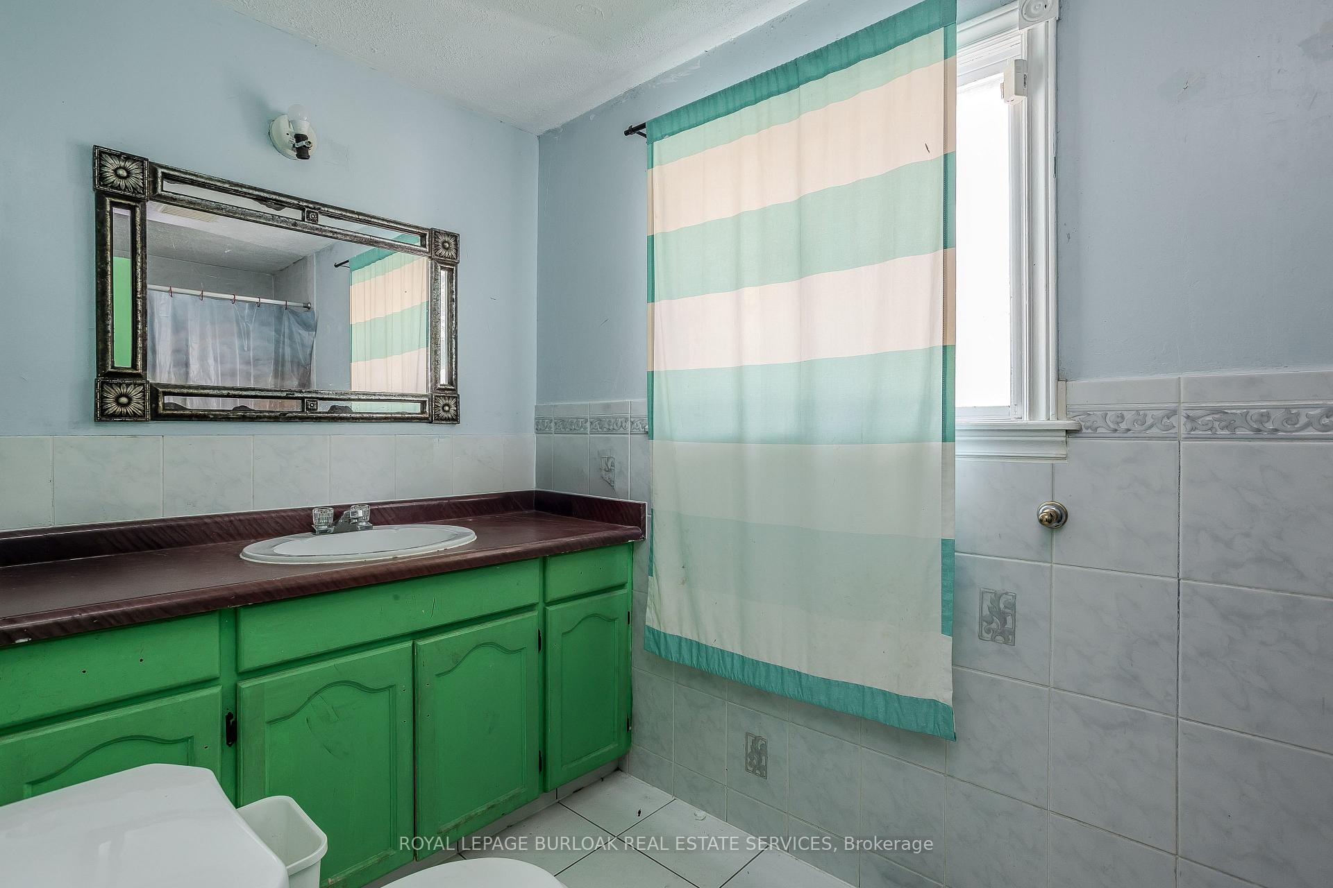 Photo 15 of 4050 Longmoor Drive, Burlington, Shoreacres — HOMEH