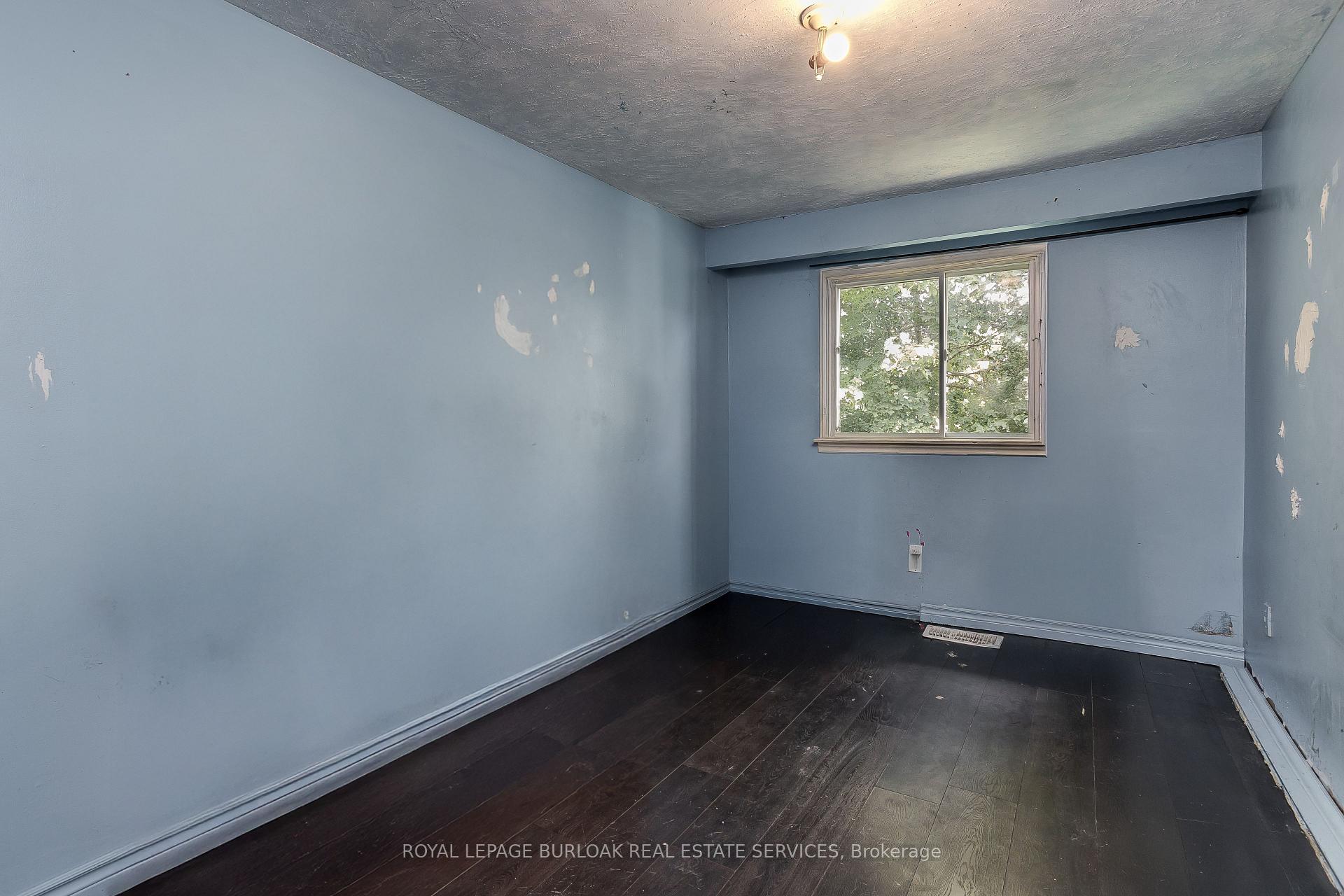 Photo 16 of 4050 Longmoor Drive, Burlington, Shoreacres — HOMEH