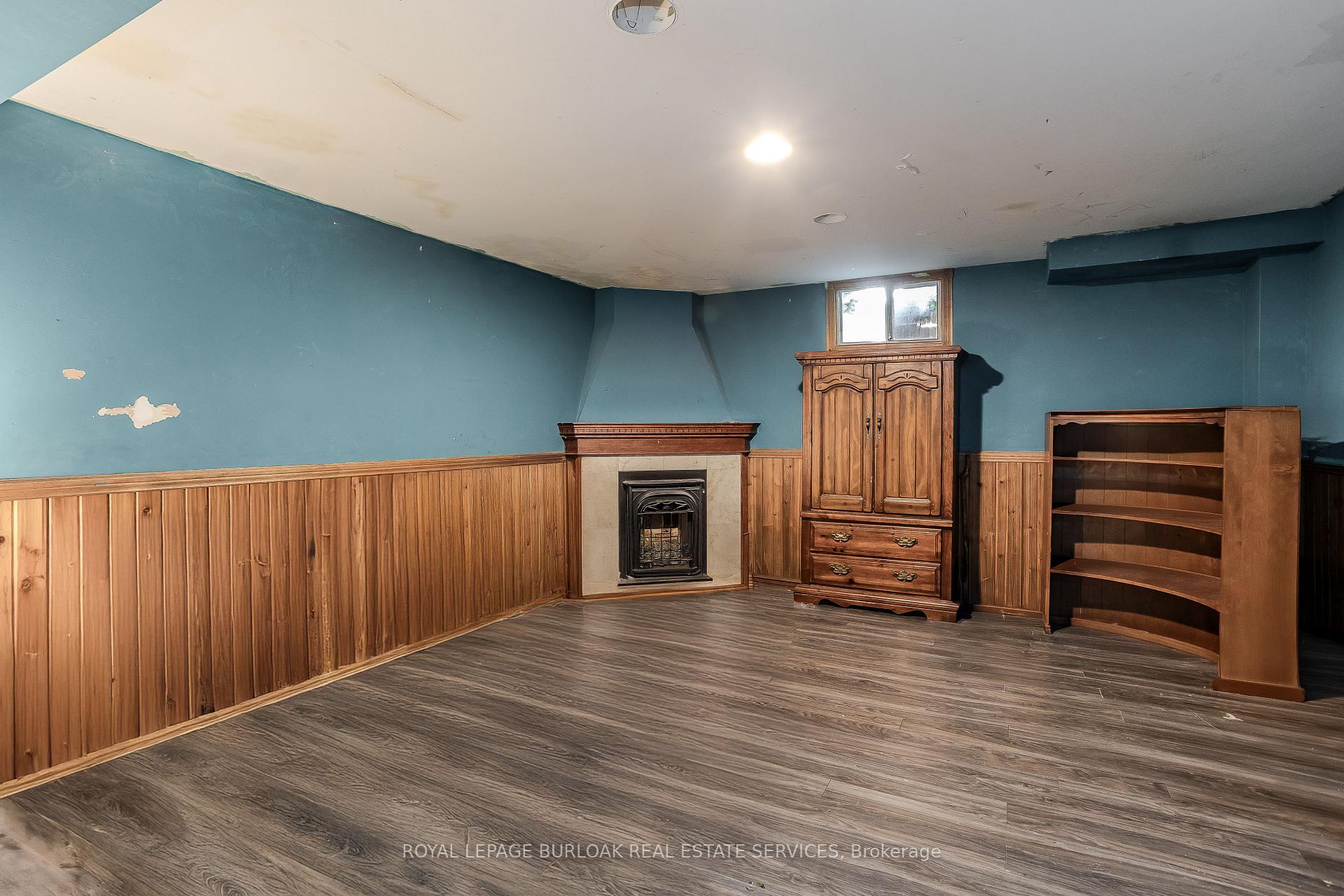 Photo 18 of 4050 Longmoor Drive, Burlington, Shoreacres — HOMEH