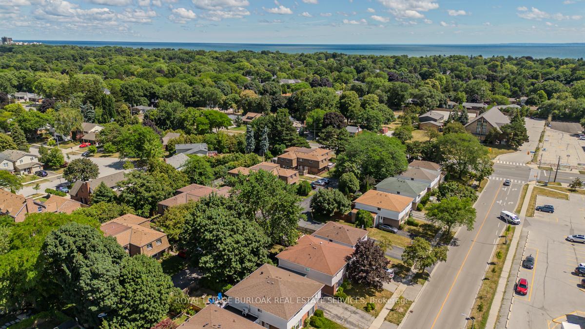 Photo 23 of 4050 Longmoor Drive, Burlington, Shoreacres — HOMEH