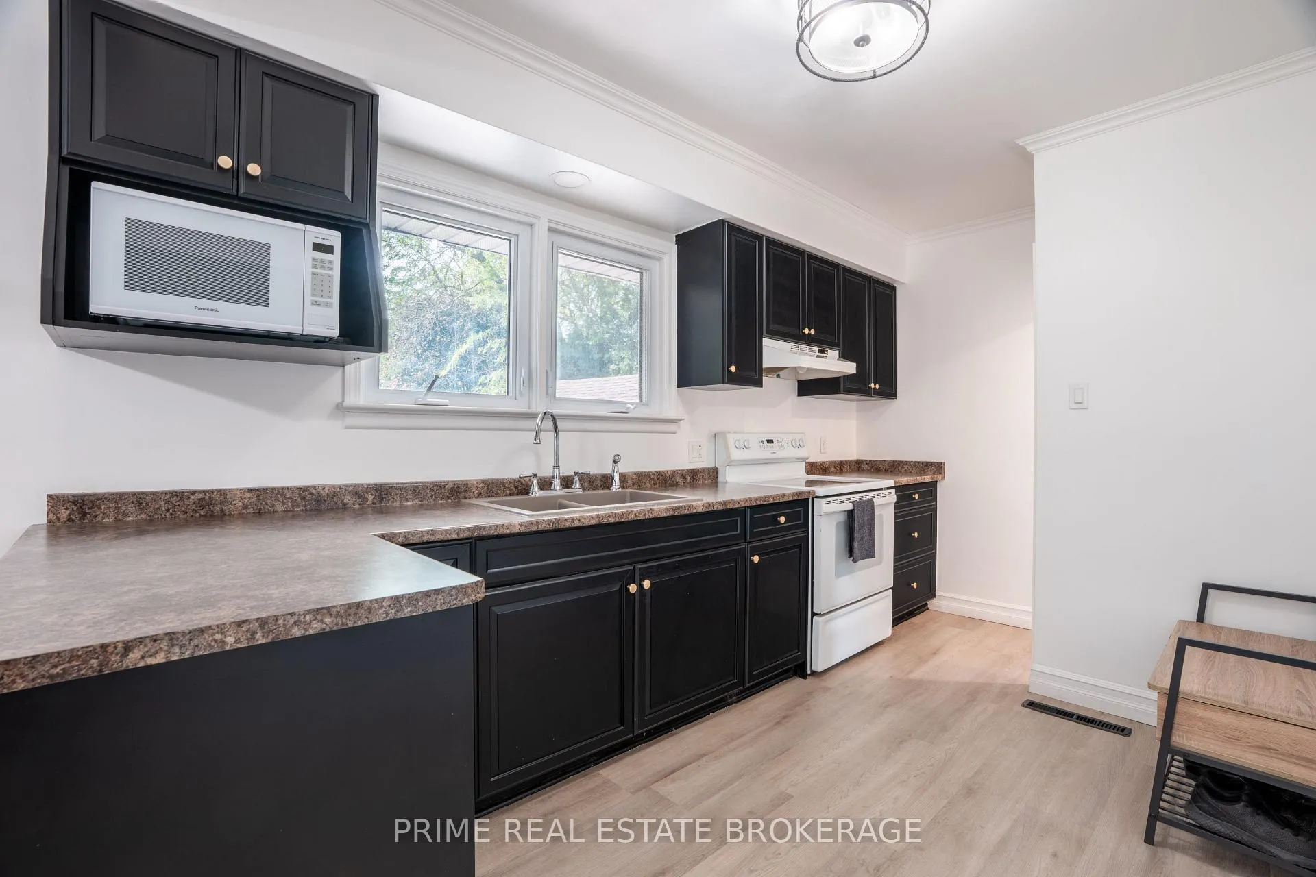 Photo 11 of 133 Sanders Street E, South Huron, Exeter — HOMEH