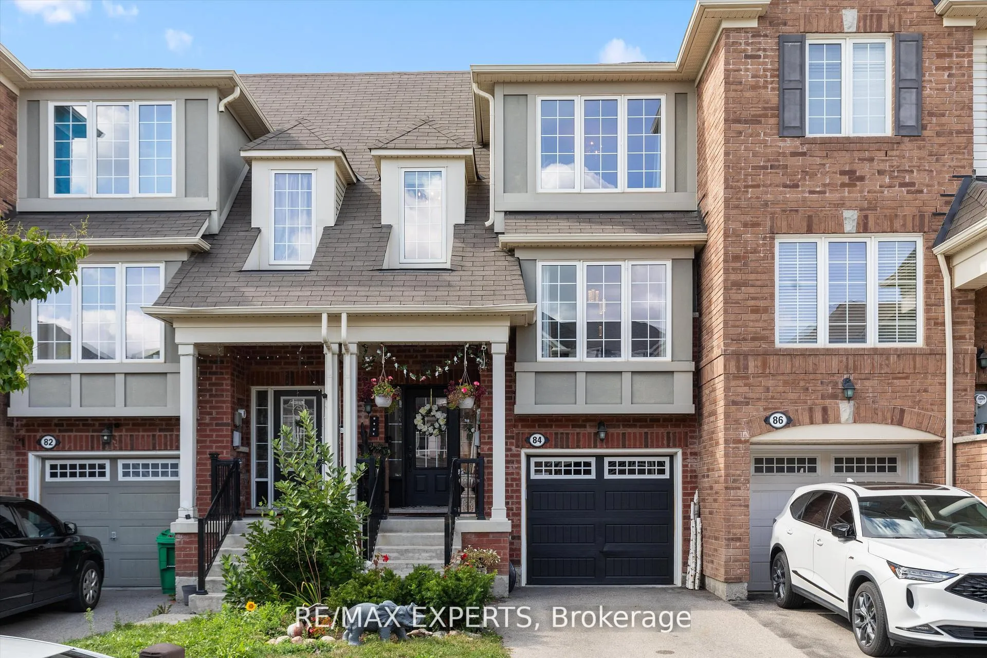 Front of 84 Vanhorne Close