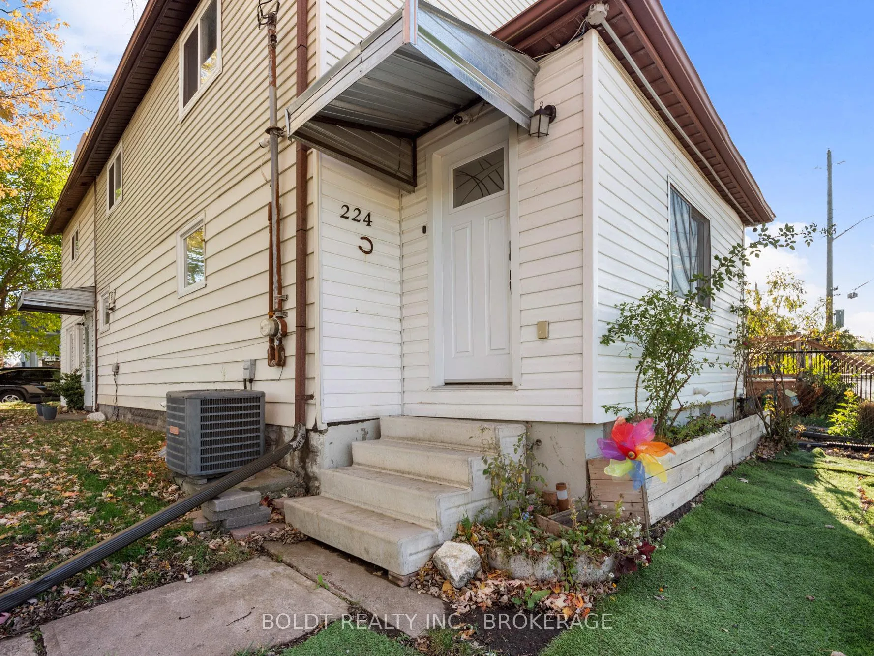 Photo 1 of 224 Oakdale Avenue, St. Catharines, Oakdale — HOMEH